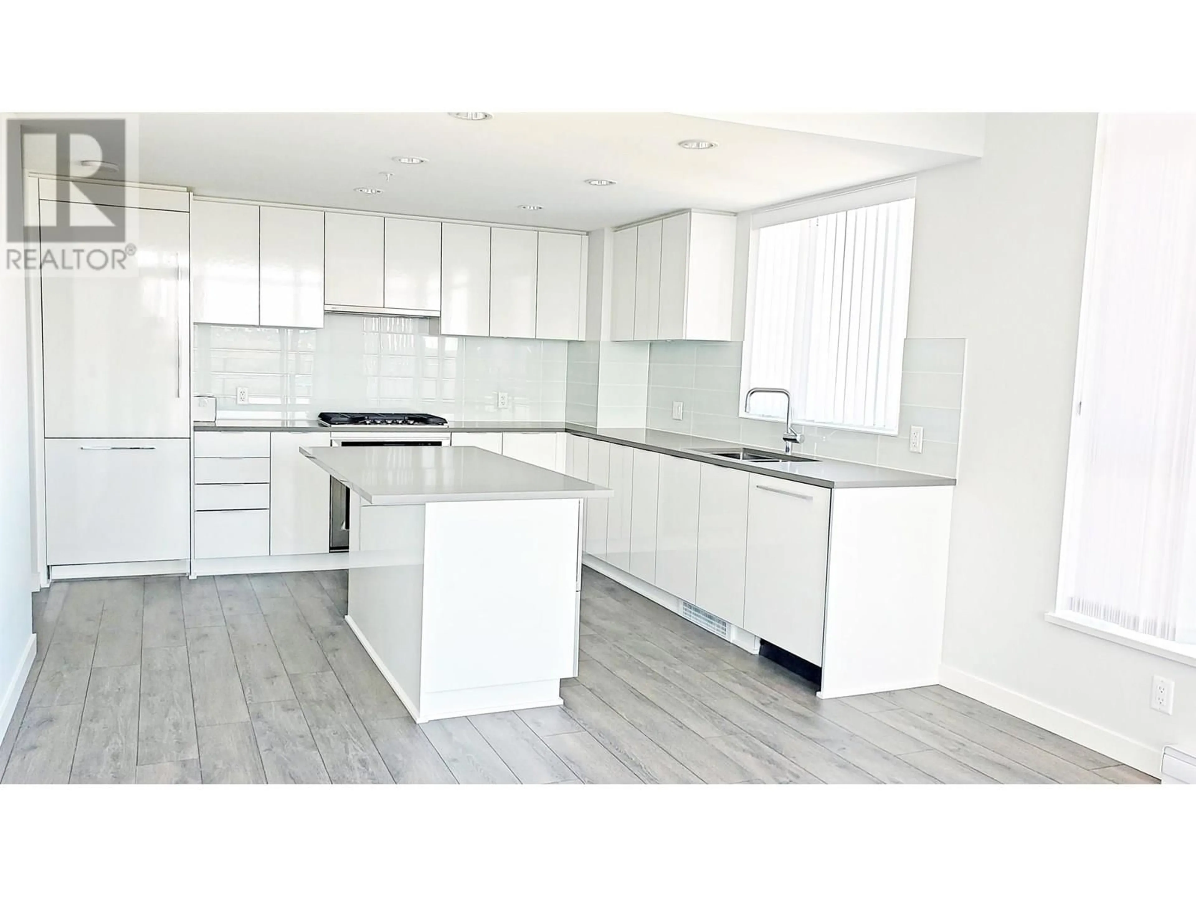 Open concept kitchen, wood/laminate floor for 3701 - 2388 MADISON AVENUE, Burnaby British Columbia V5C0K8