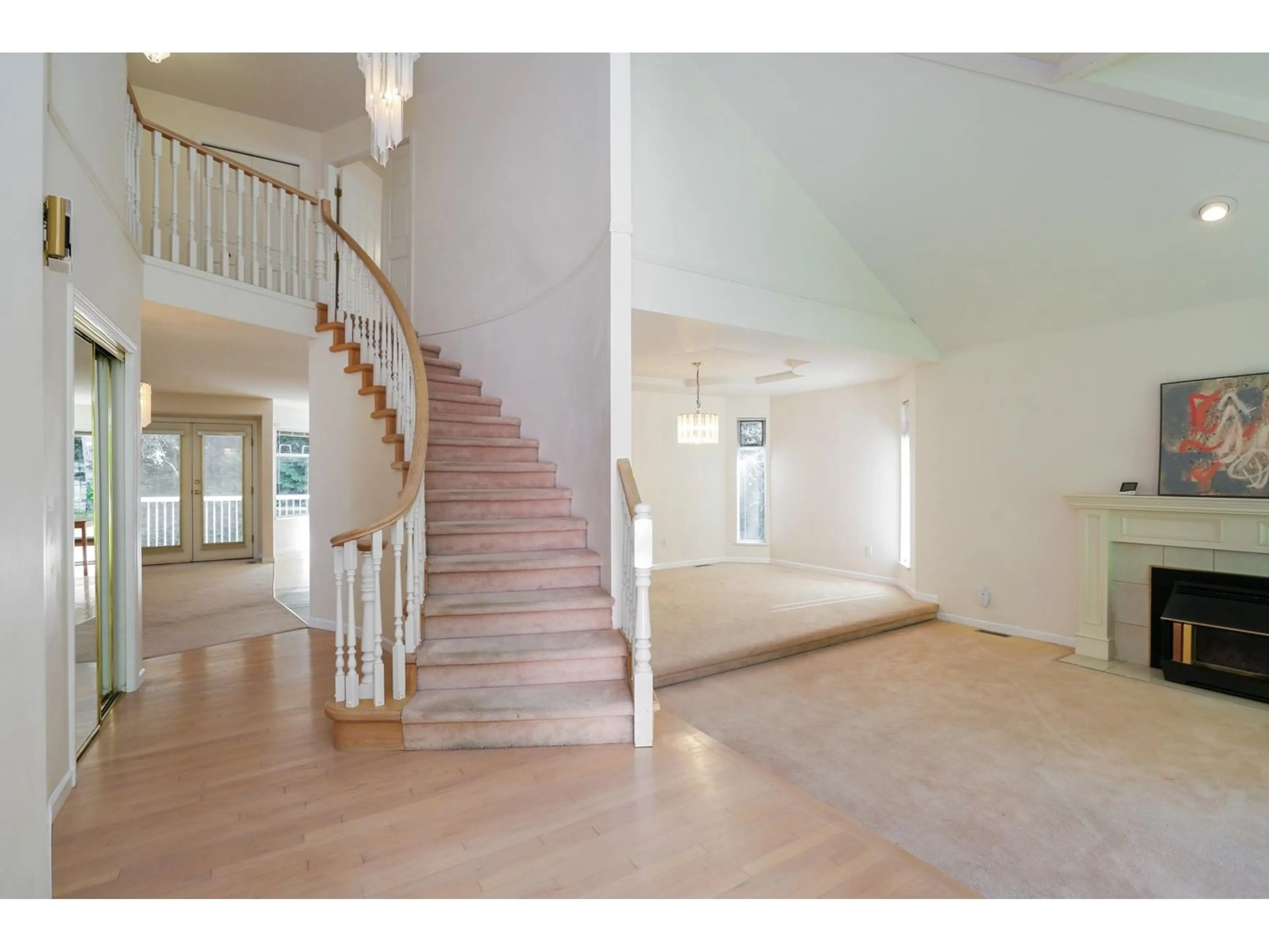 Indoor foyer for 14891 26, Surrey British Columbia V4P1N6