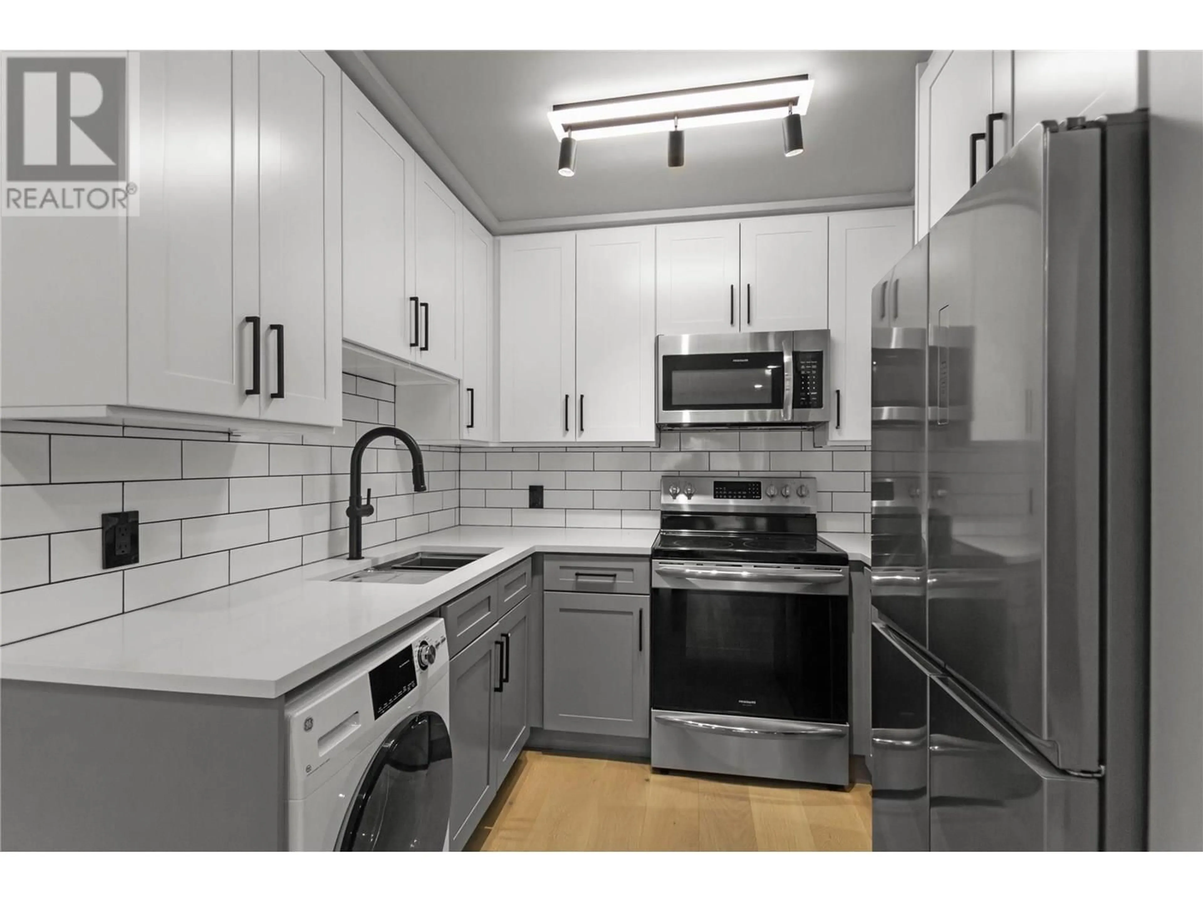 Standard kitchen, unknown for 201 - 1948 COQUITLAM AVENUE, Port Coquitlam British Columbia V3B1J3