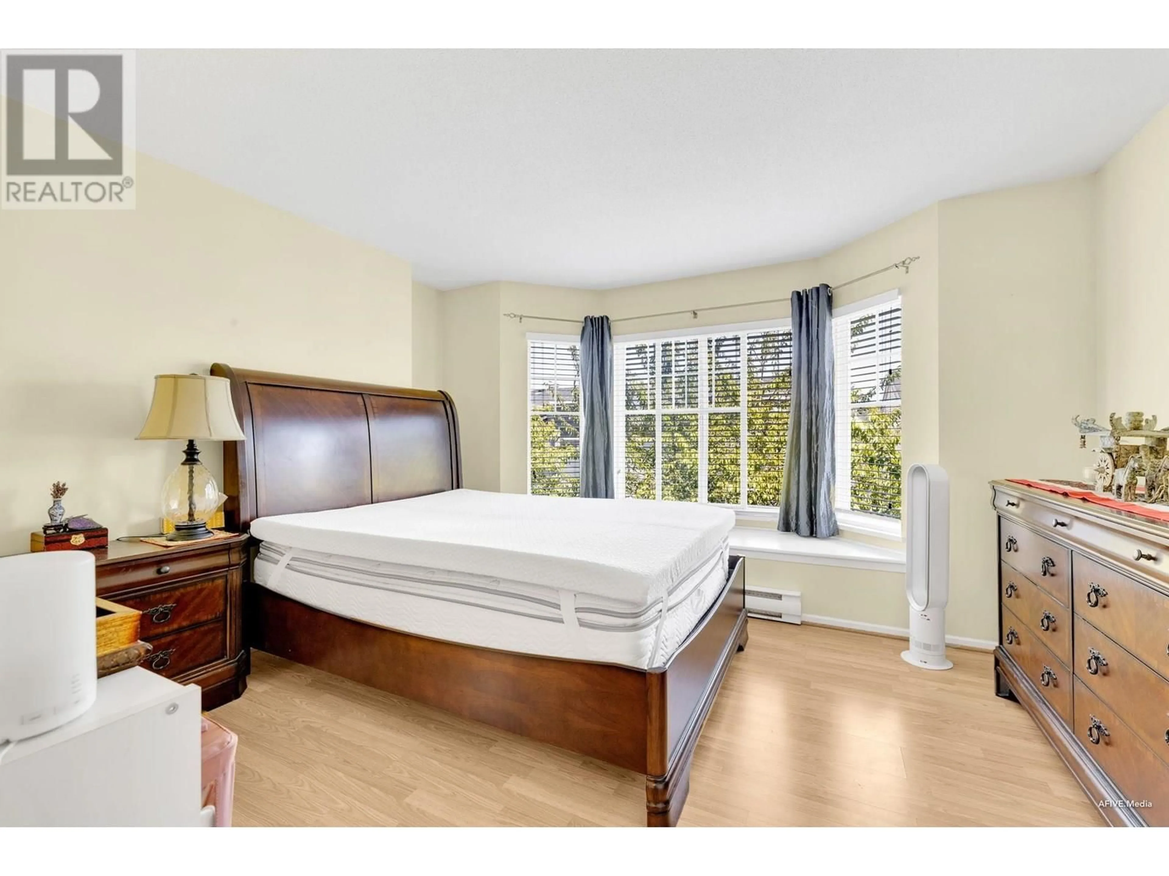 Bedroom with bed, unknown for 113 - 3880 WESTMINSTER HIGHWAY, Richmond British Columbia V7C5S1