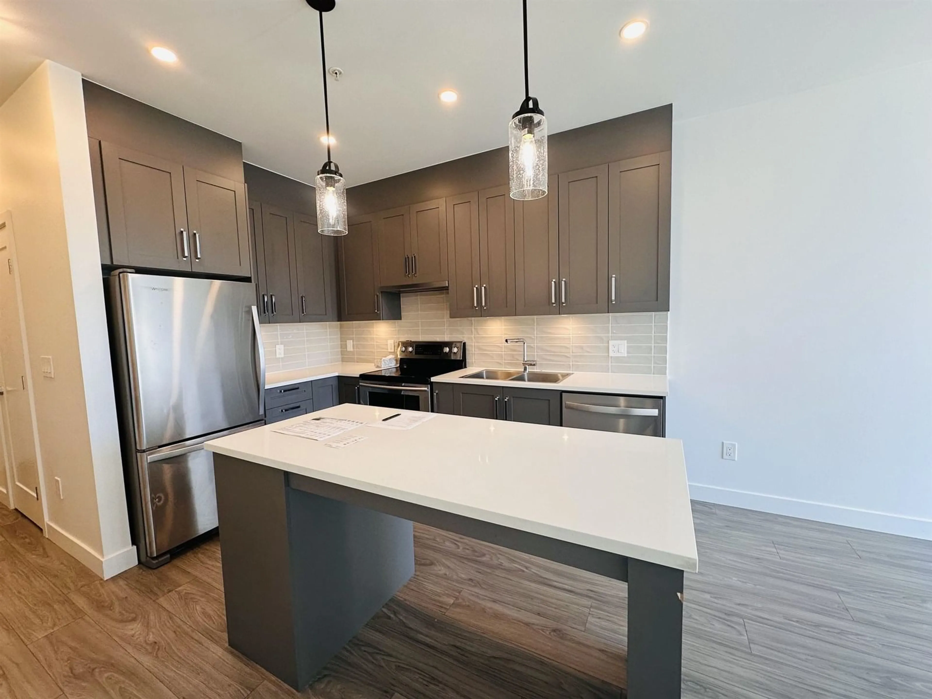 Open concept kitchen, unknown for 312 - 18811 72, Surrey British Columbia V4N6W7
