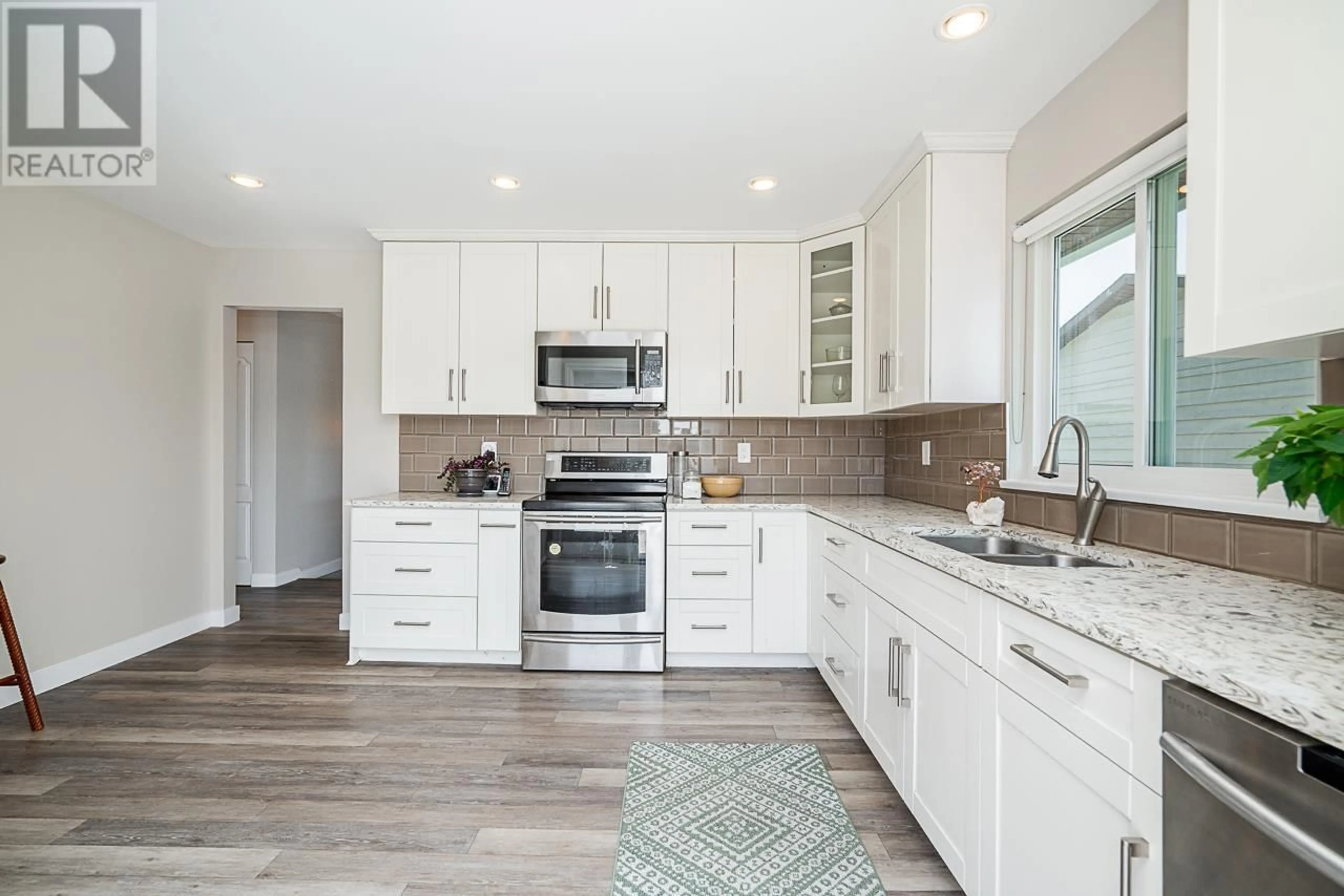 Open concept kitchen, unknown for 20370 THORNE AVENUE, Maple Ridge British Columbia V2X8T9