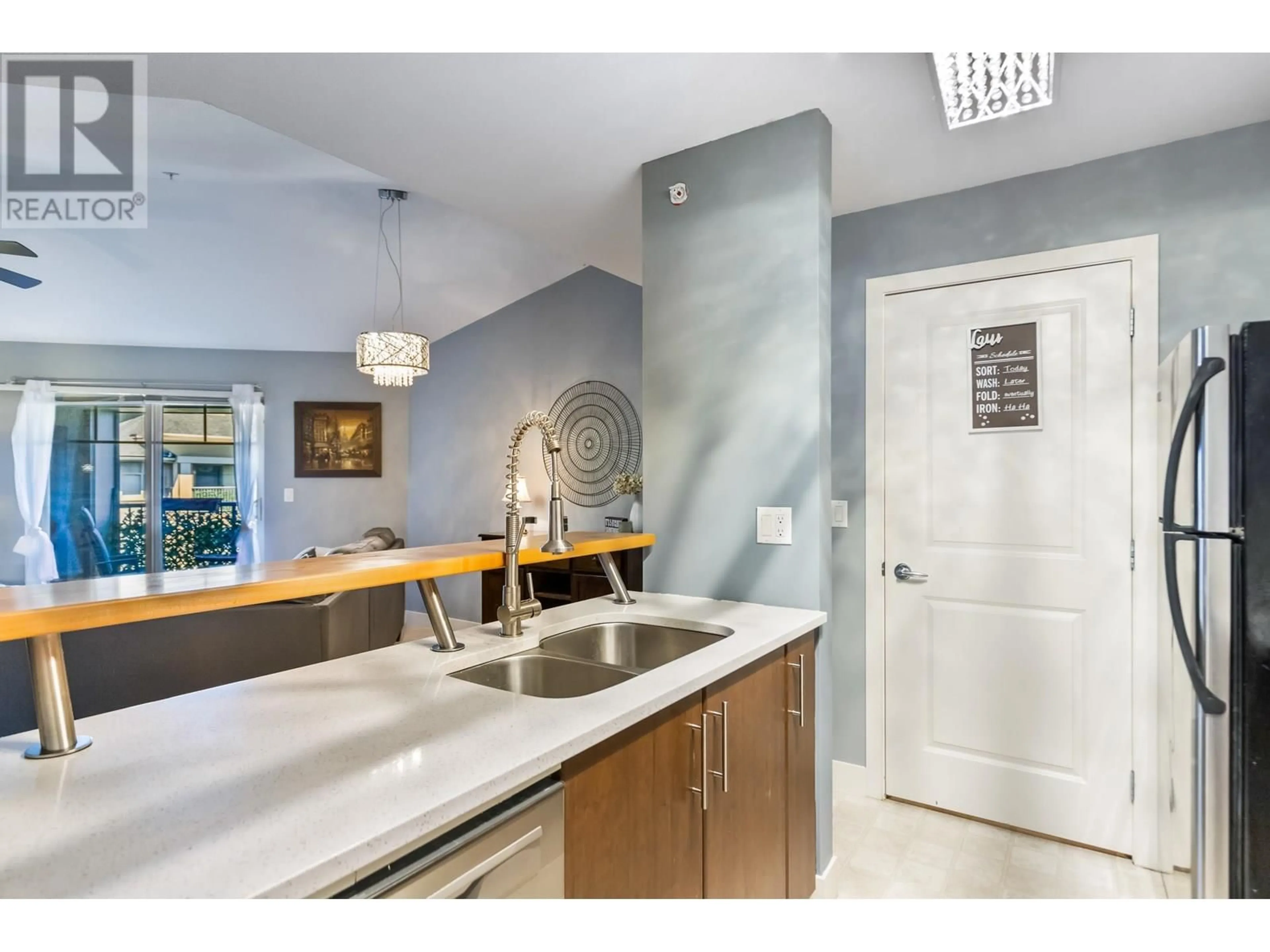 Open concept kitchen, ceramic/tile floor for 426 - 12238 224 STREET, Maple Ridge British Columbia V2X8W5
