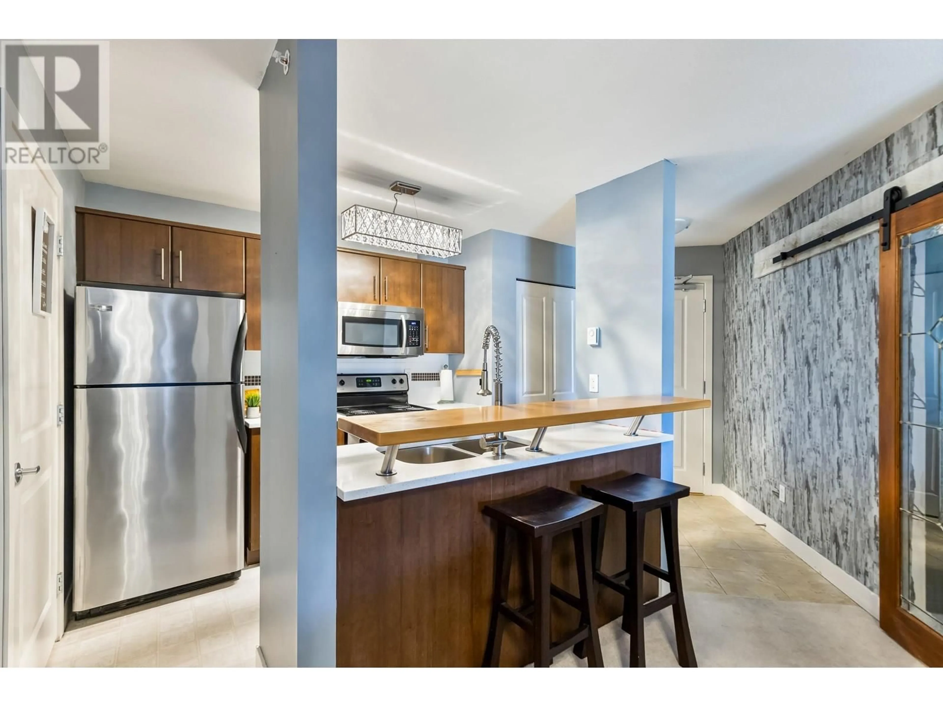 Open concept kitchen, ceramic/tile floor for 426 - 12238 224 STREET, Maple Ridge British Columbia V2X8W5