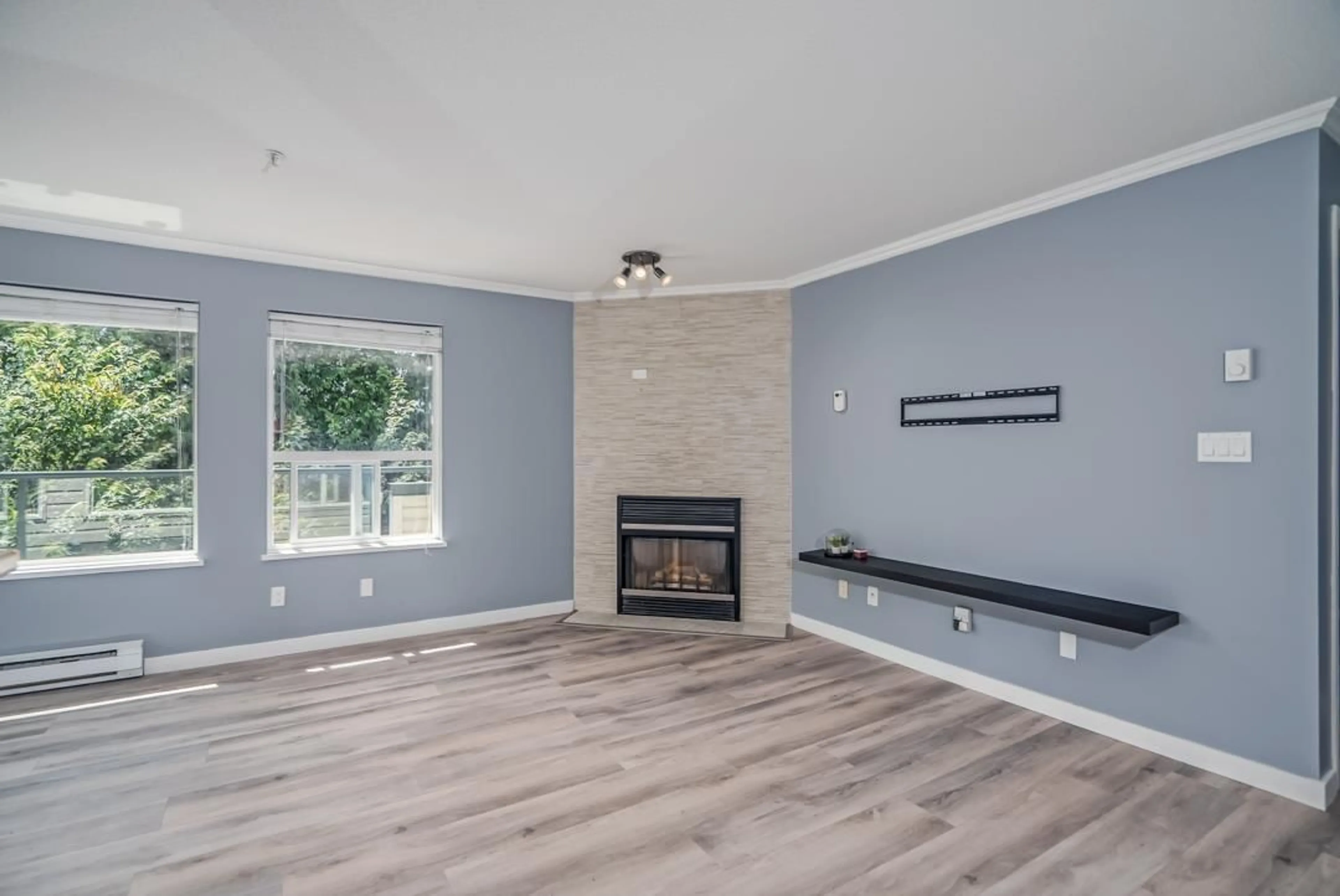 Living room with furniture, wood/laminate floor for 403 - 33708 KING, Abbotsford British Columbia V2S8C6