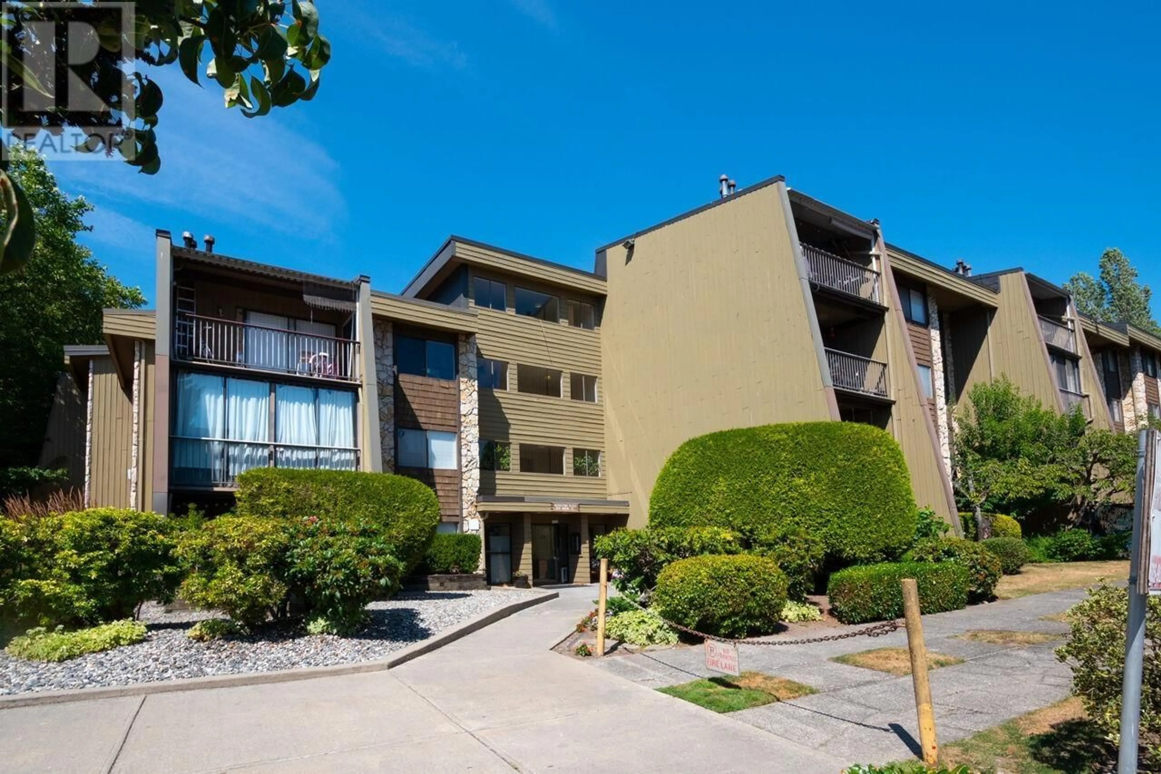 Patio, unknown for 111 - 9101 HORNE STREET, Burnaby British Columbia V3N4M3