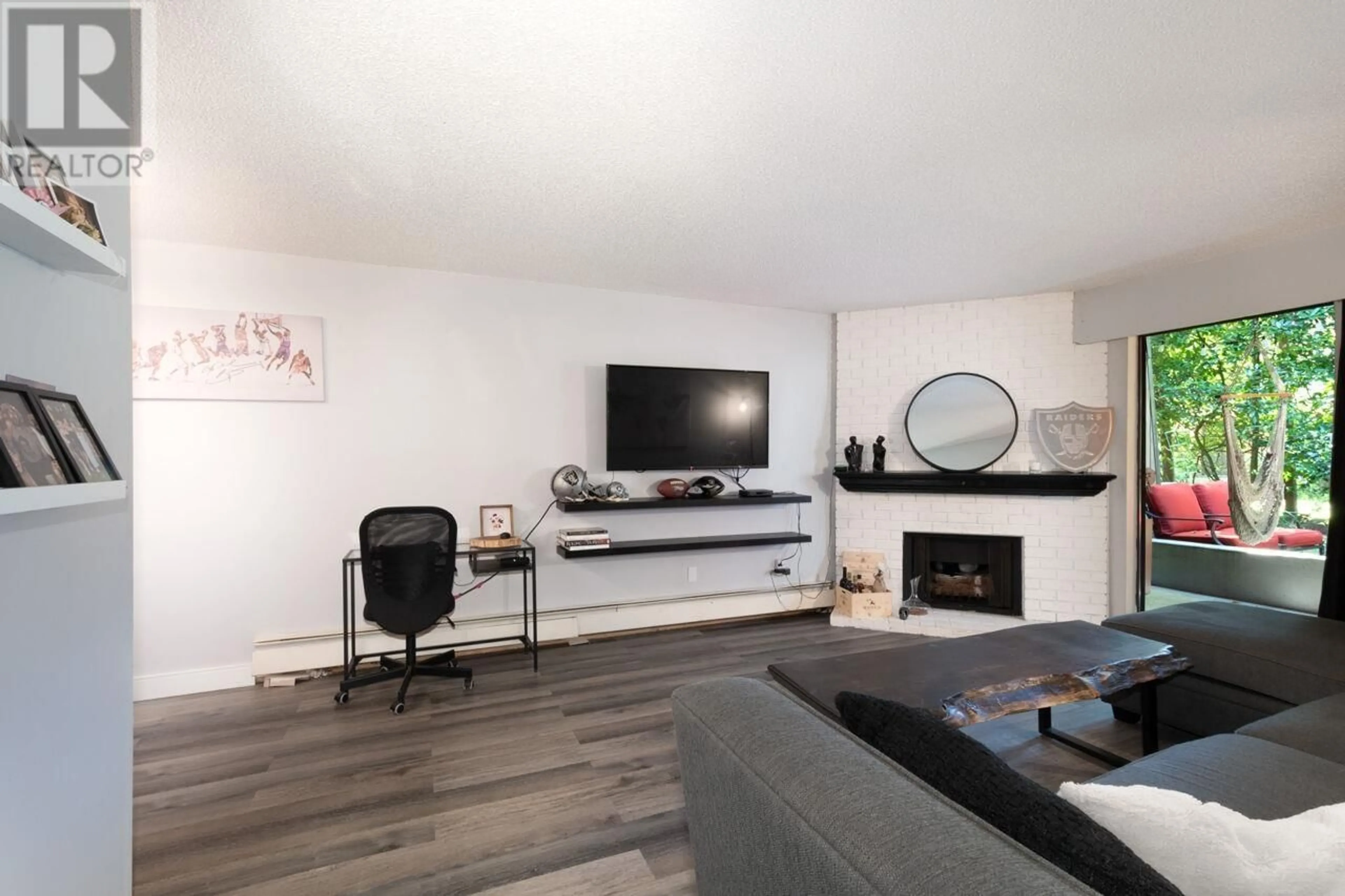 Living room with furniture, wood/laminate floor for 111 - 9101 HORNE STREET, Burnaby British Columbia V3N4M3