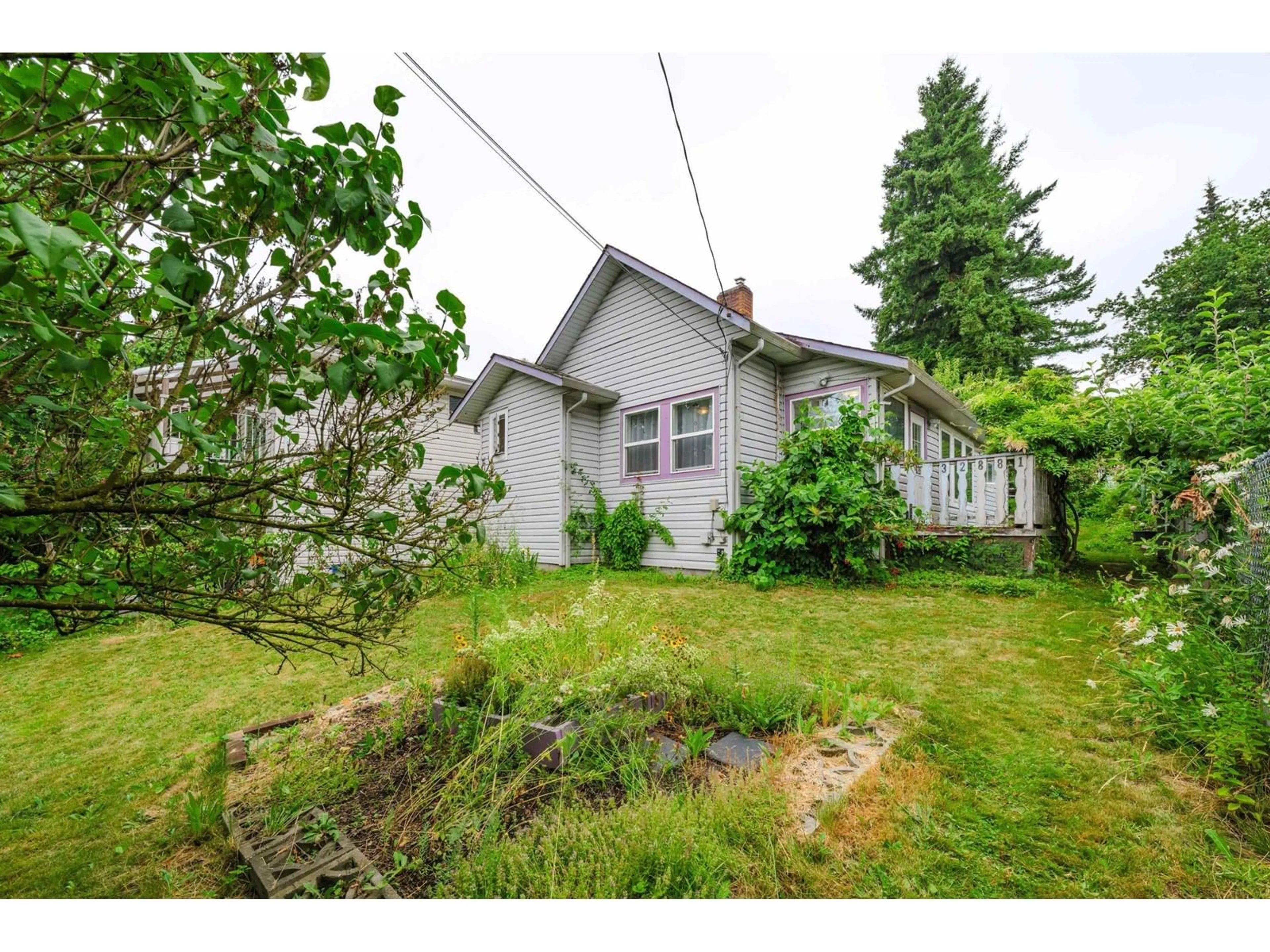 A pic from outside/outdoor area/front of a property/back of a property/a pic from drone, street for 32881 1ST, Mission British Columbia V2V1E8