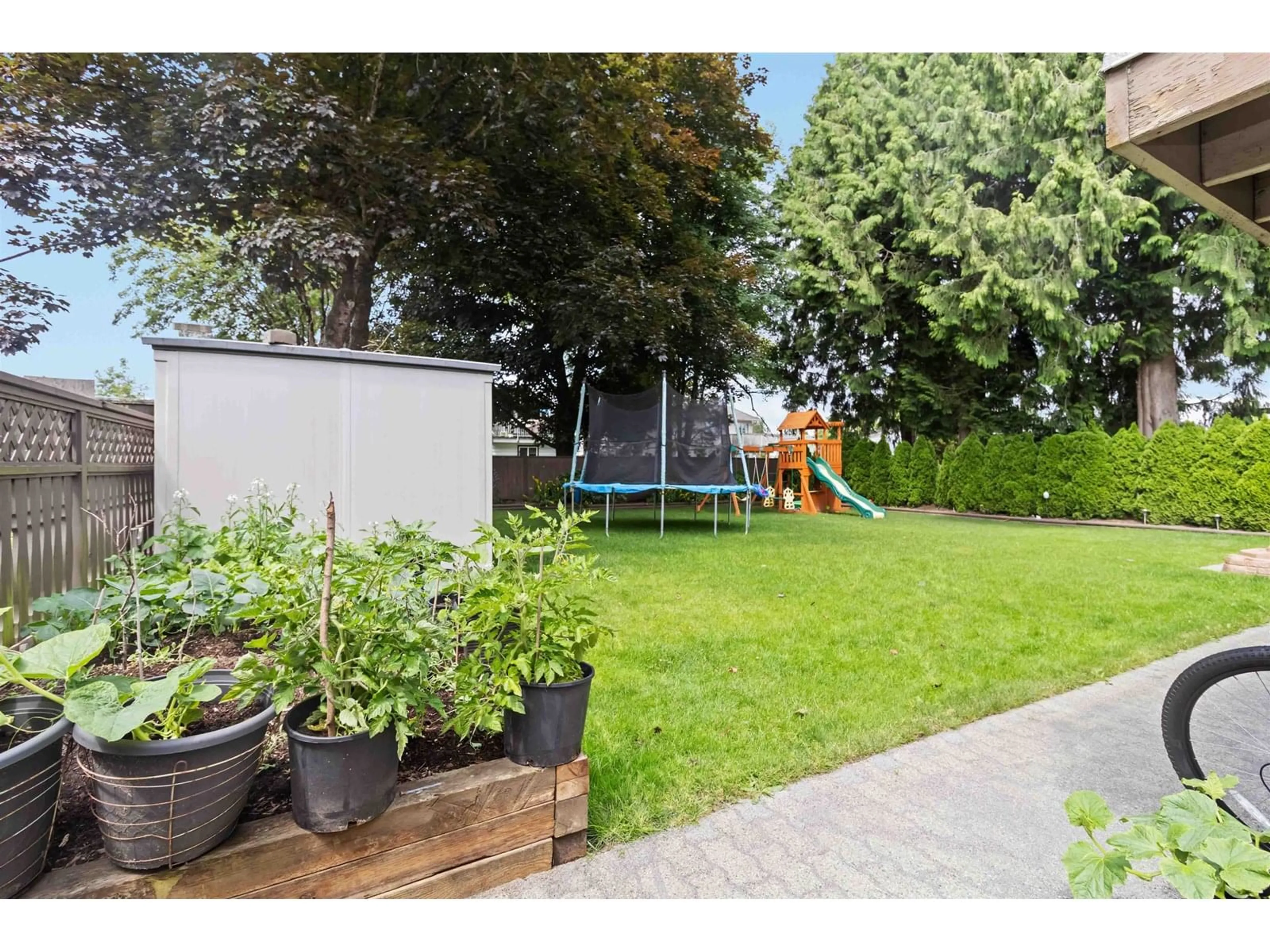 Patio, street for 9463 119, Delta British Columbia V4C6M8