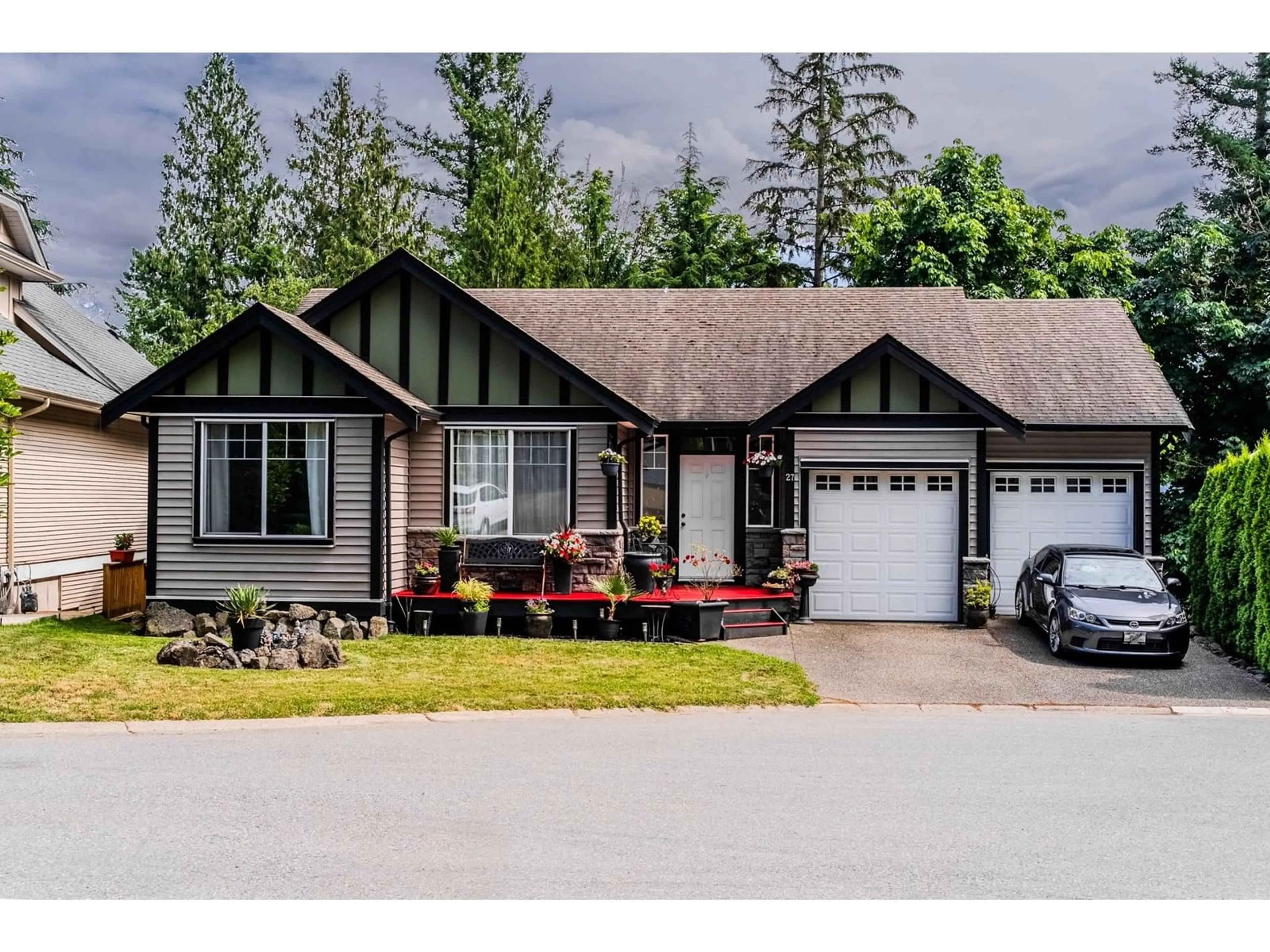 Home with vinyl exterior material, street for 27 - 45957 SHERWOOD DRIVE, Chilliwack British Columbia V2R5Y2
