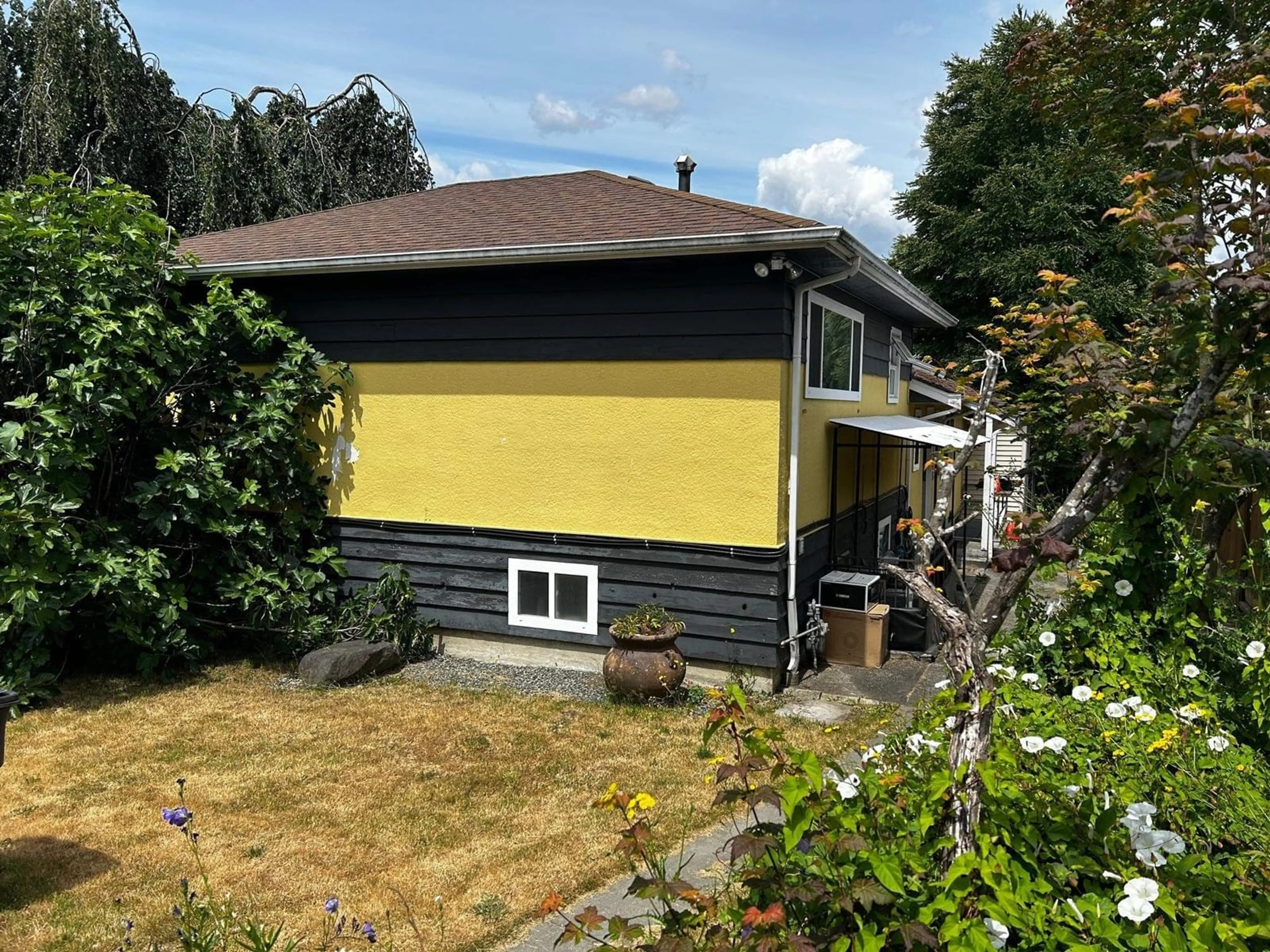 Home with vinyl exterior material, street for 9678 PRINCESS, Surrey British Columbia V3V2T4