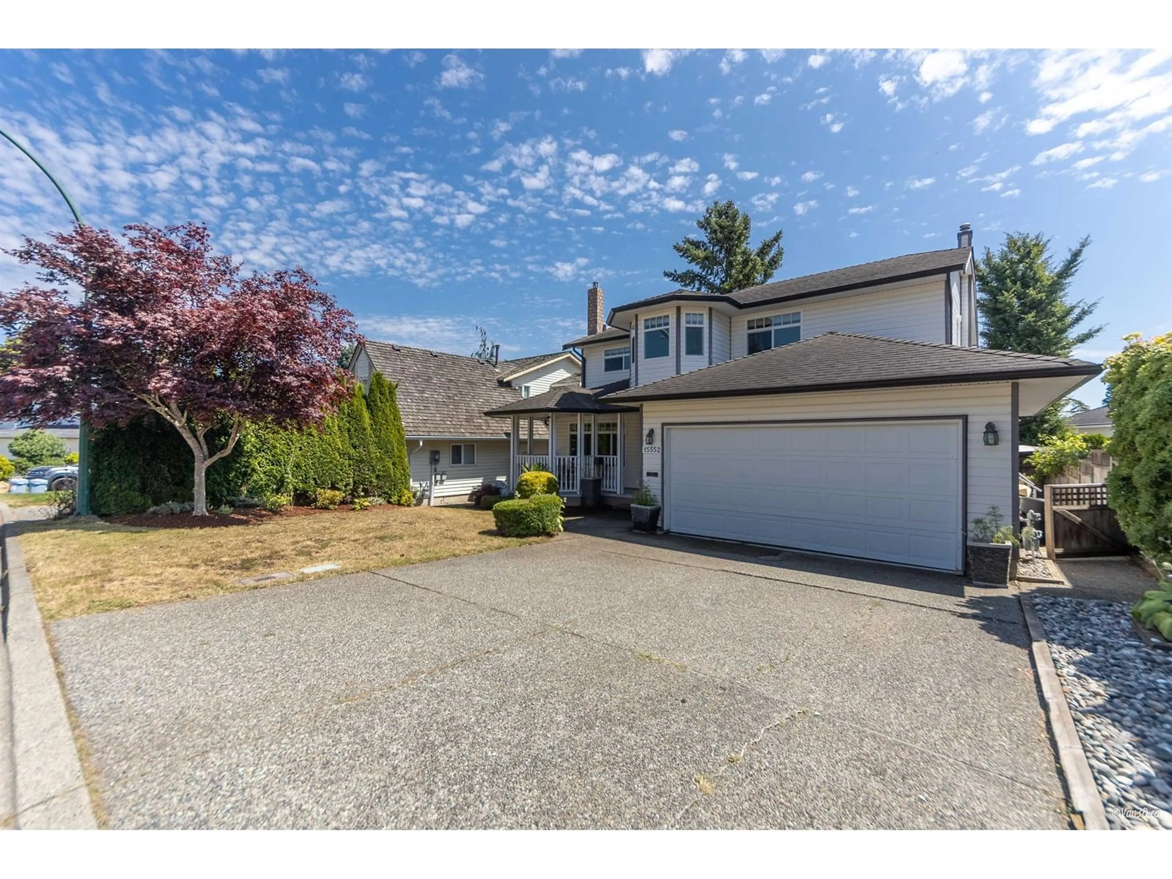 A pic from outside/outdoor area/front of a property/back of a property/a pic from drone, street for 15552 VISTA, White Rock British Columbia V4B5H8