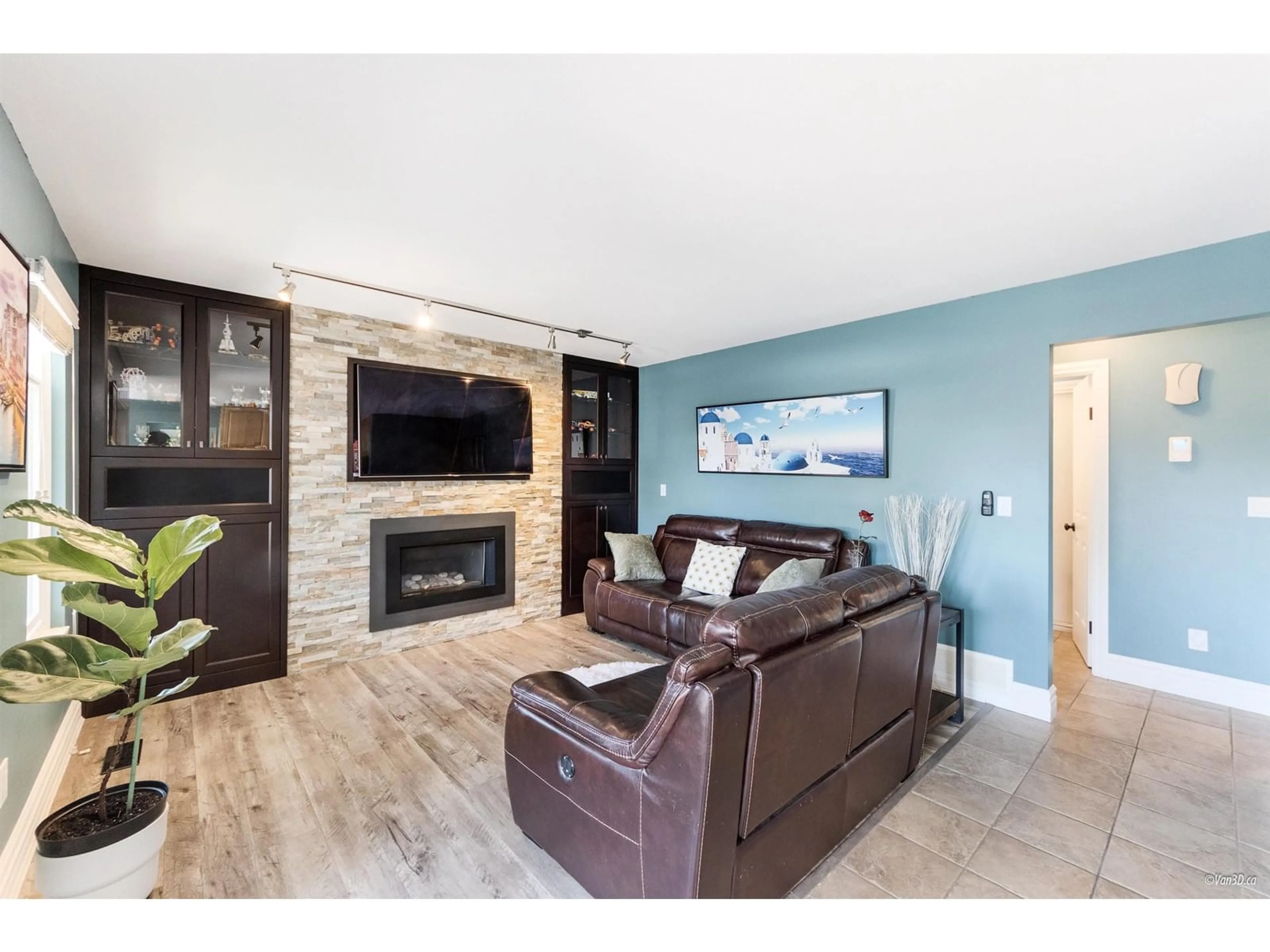 Living room with furniture, unknown for 15552 VISTA, White Rock British Columbia V4B5H8