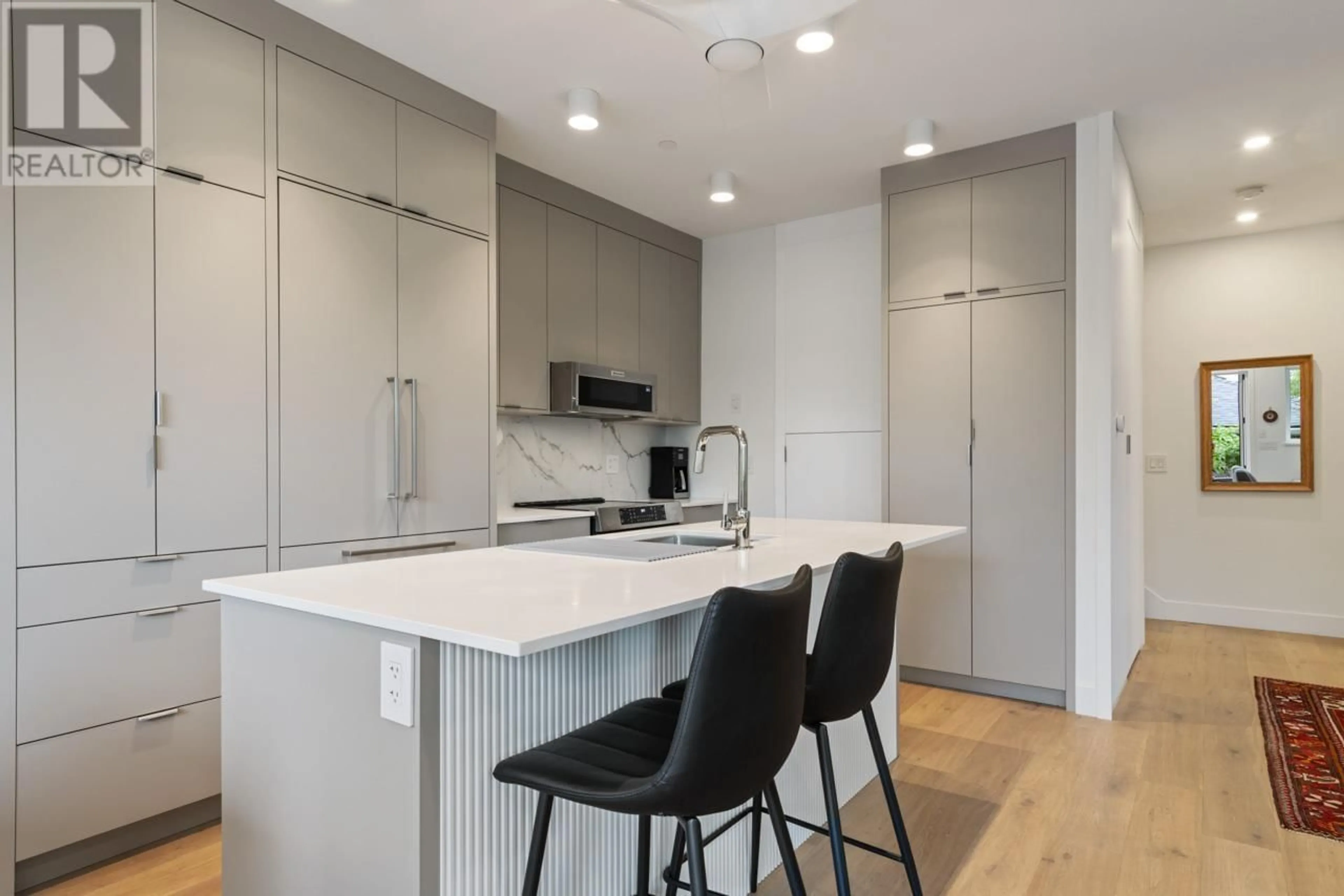Open concept kitchen, unknown for 1960 SEMLIN DRIVE, Vancouver British Columbia V5N4P8