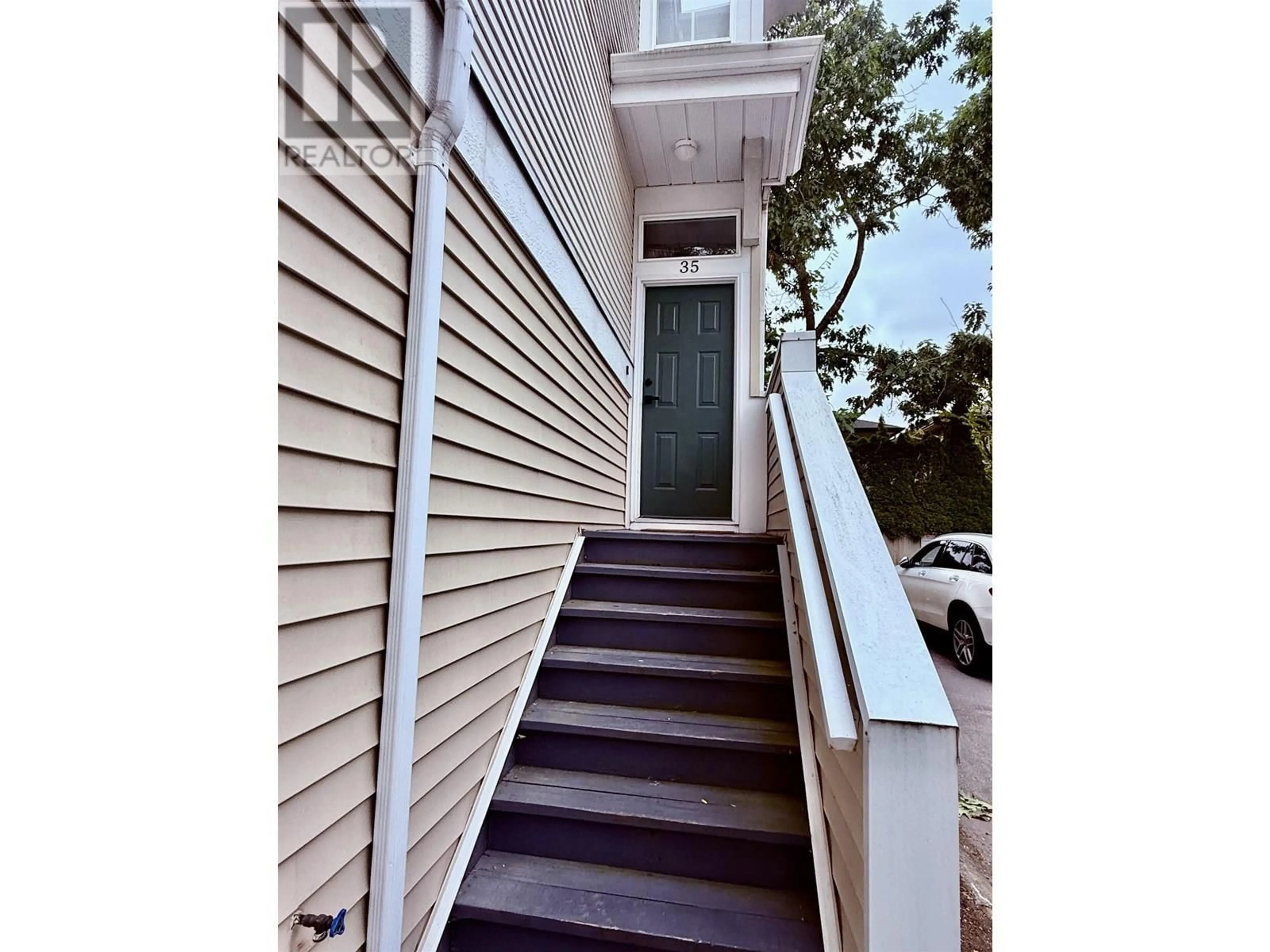 Stairs for 35 - 12311 MCNEELY DRIVE, Richmond British Columbia V6V2S2