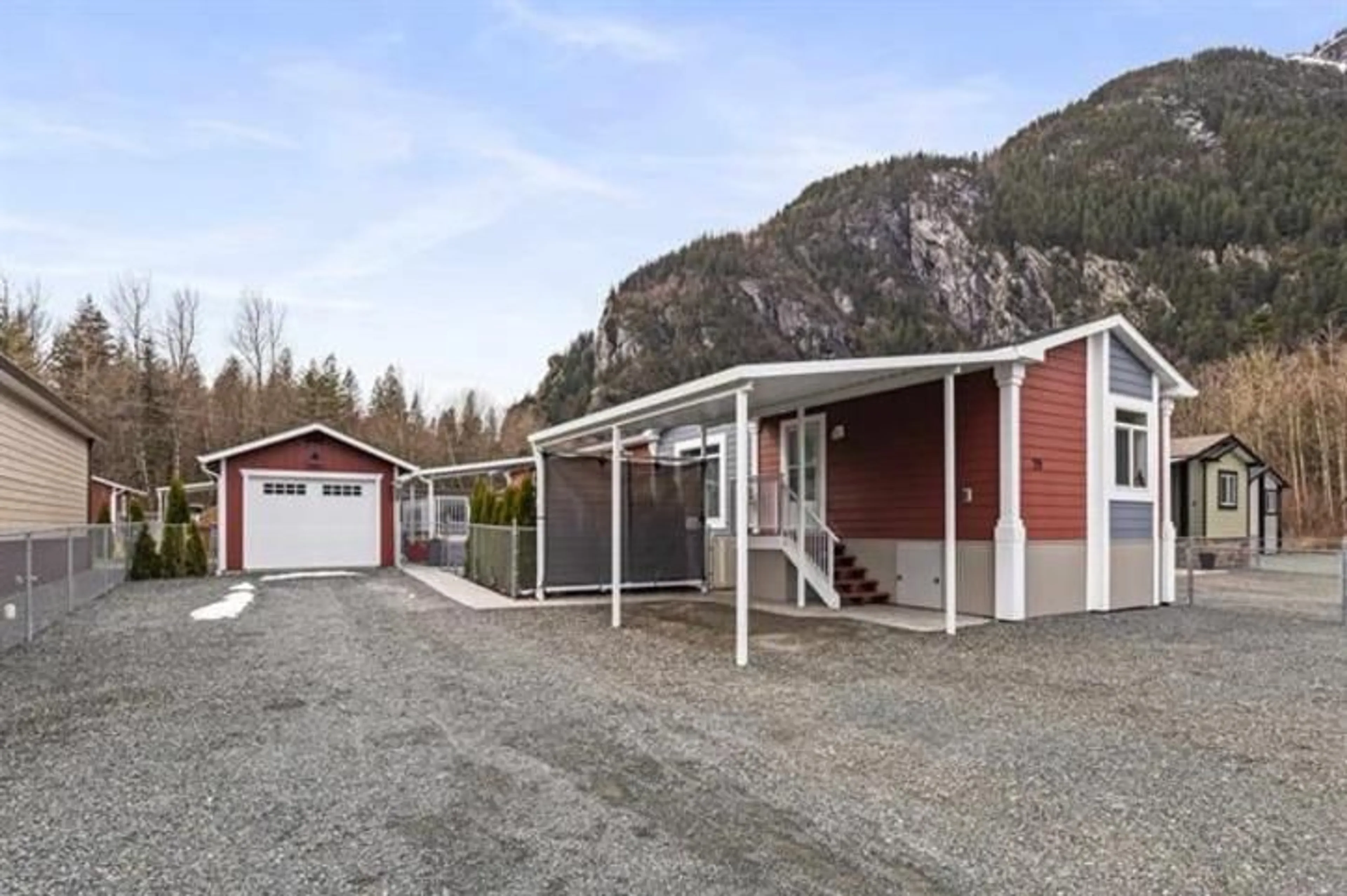 Indoor garage for 29 - 59060 LOUGHEED HIGHWAY, Agassiz British Columbia V0X1L3