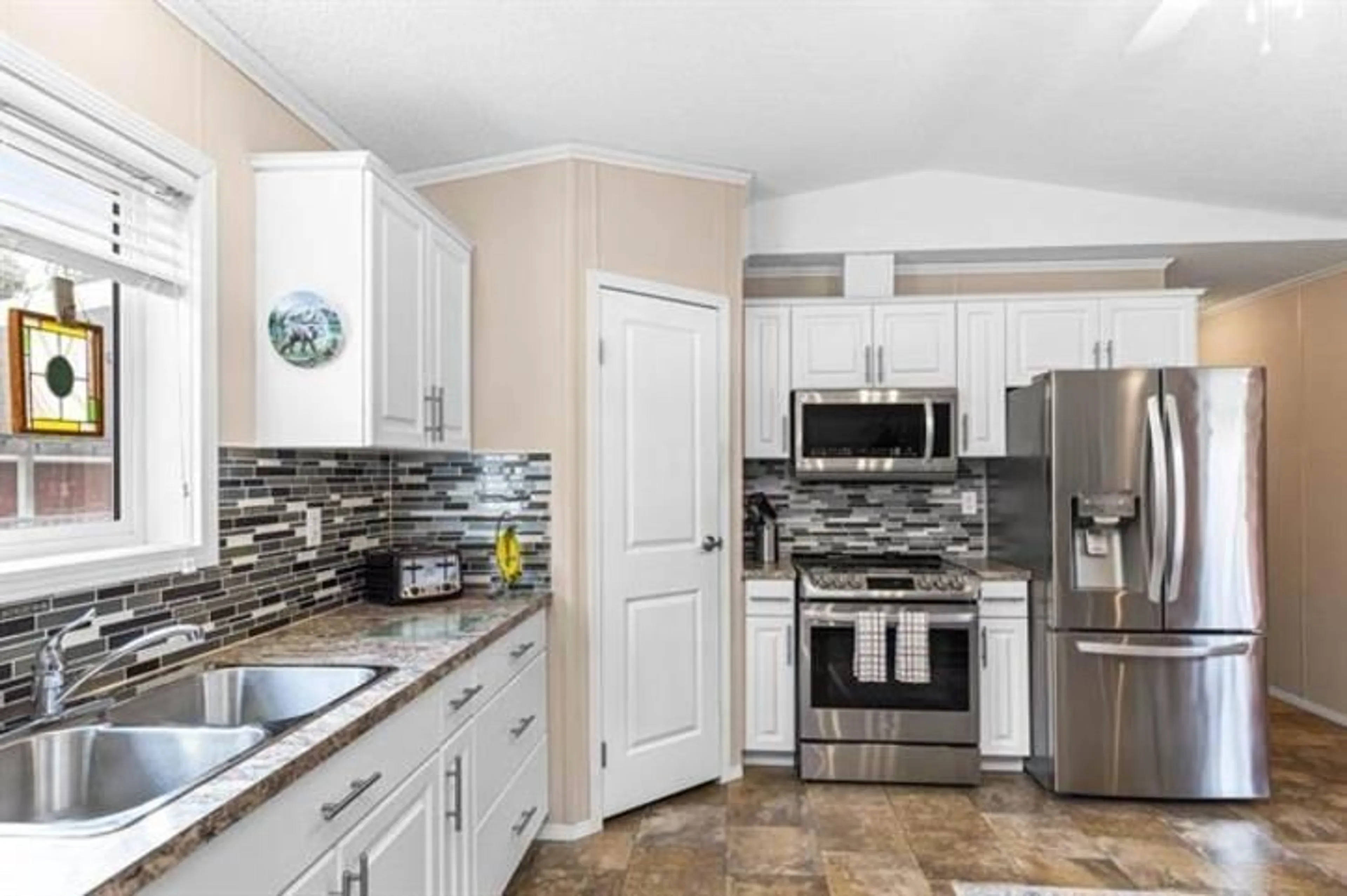 Open concept kitchen, ceramic/tile floor for 29 - 59060 LOUGHEED HIGHWAY, Agassiz British Columbia V0X1L3
