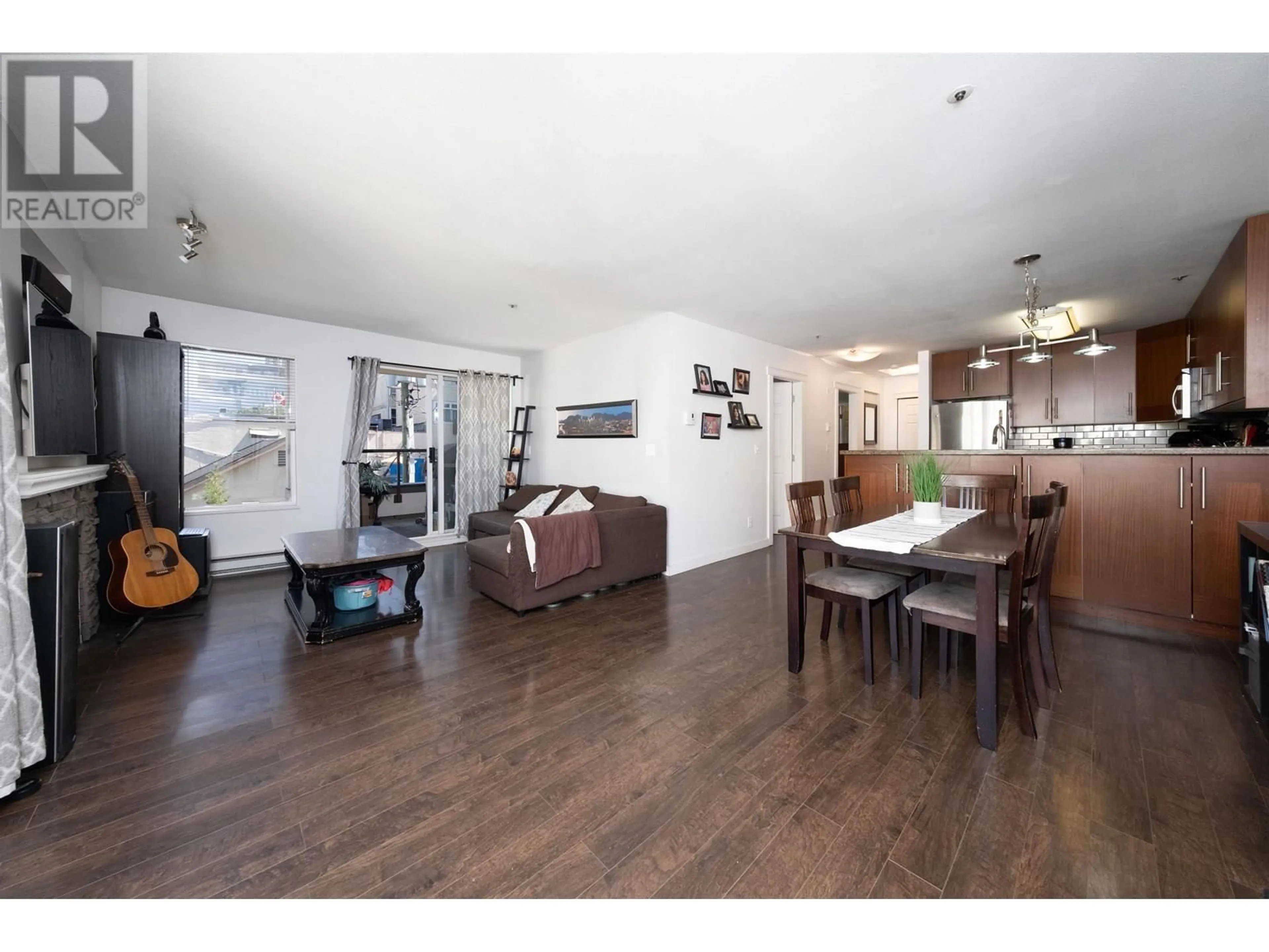 Open concept kitchen, wood/laminate floor for 403 - 118 2ND STREET, North Vancouver British Columbia V7L1C3