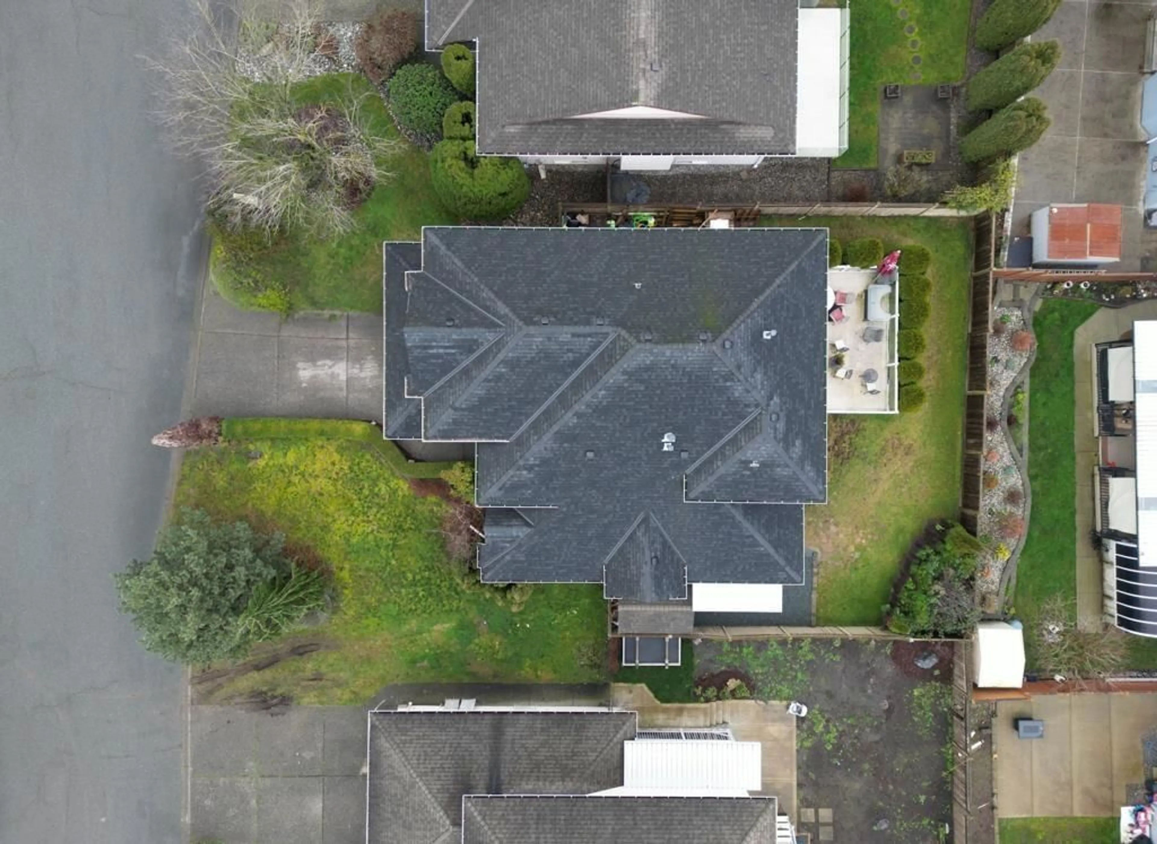 A pic from outside/outdoor area/front of a property/back of a property/a pic from drone, street for 31466 JEAN, Abbotsford British Columbia V2T5N9