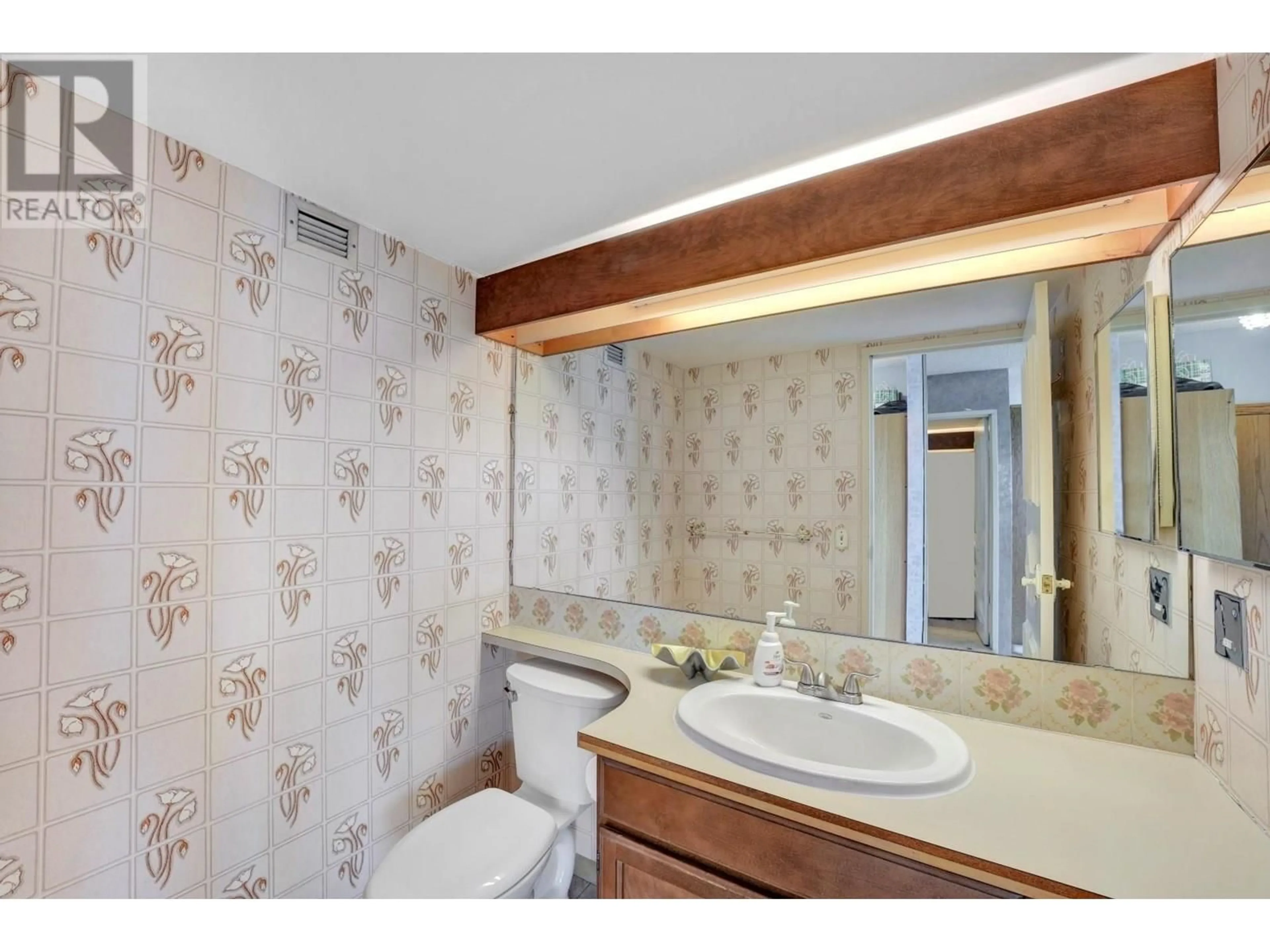 Standard bathroom, ceramic/tile floor for 1104 - 2445 3RD AVENUE, Vancouver British Columbia V6K4K6
