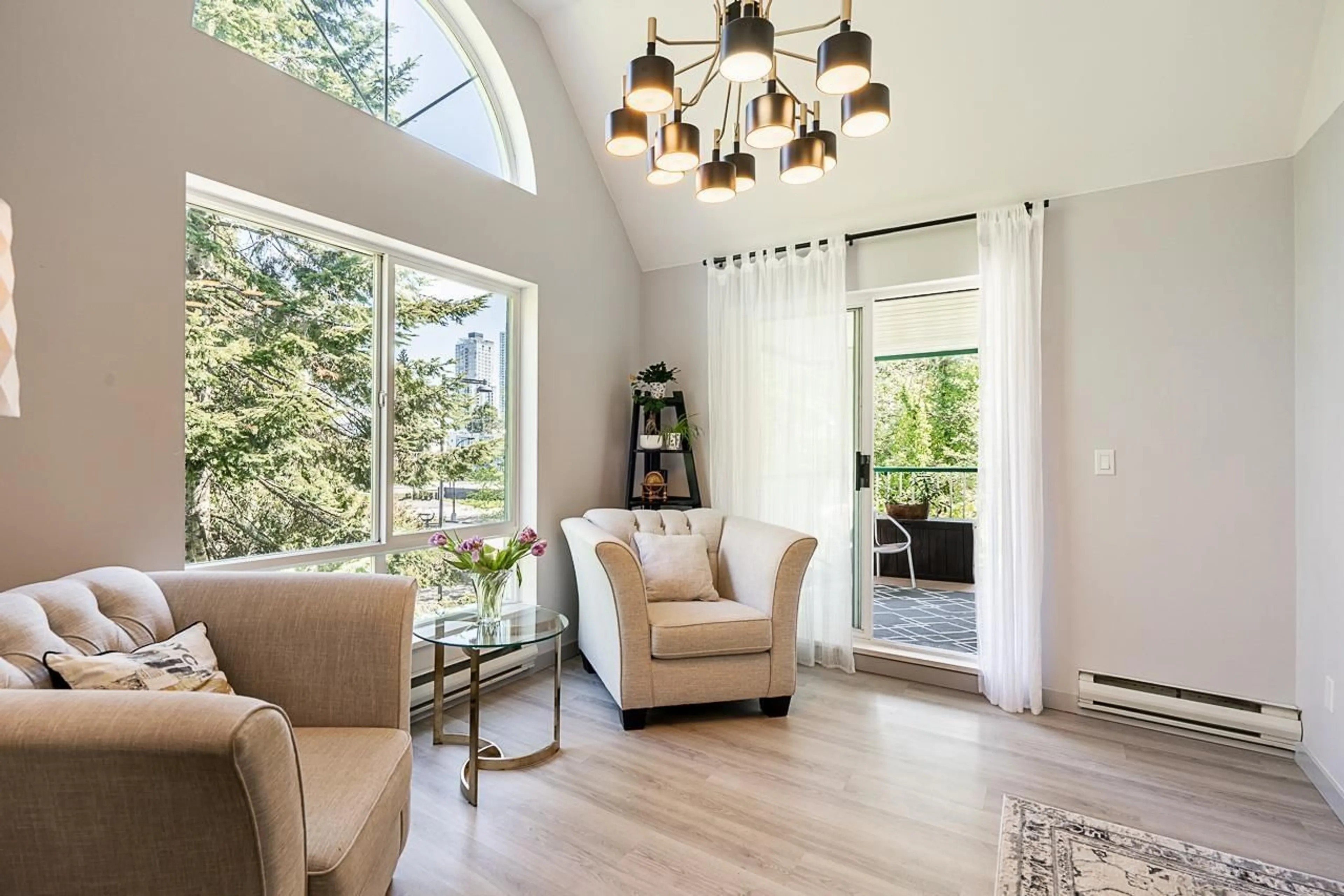 Living room with furniture, unknown for 305 - 10082 132, Surrey British Columbia V3T5V3