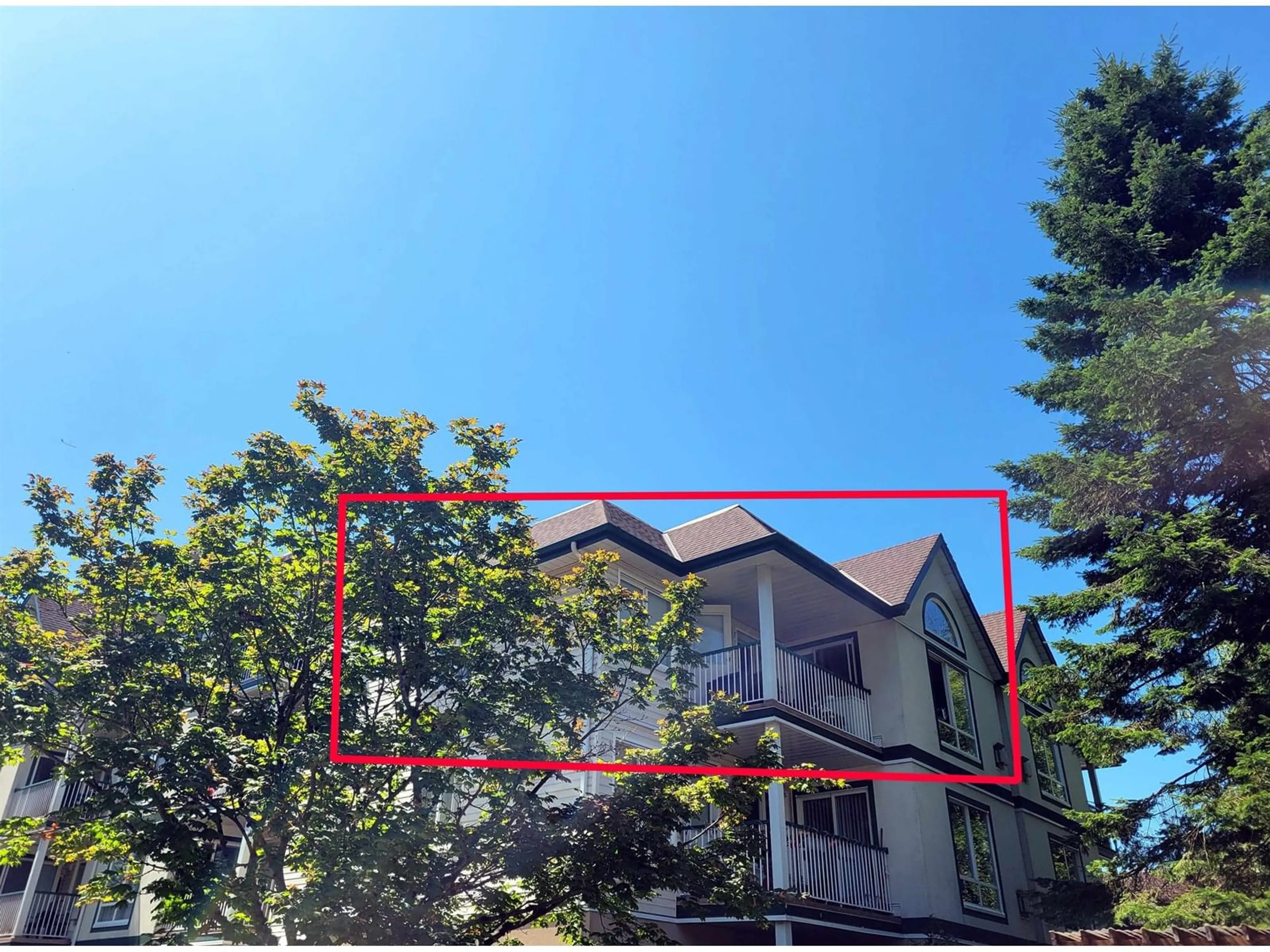 A pic from outside/outdoor area/front of a property/back of a property/a pic from drone, building for 305 - 10082 132, Surrey British Columbia V3T5V3