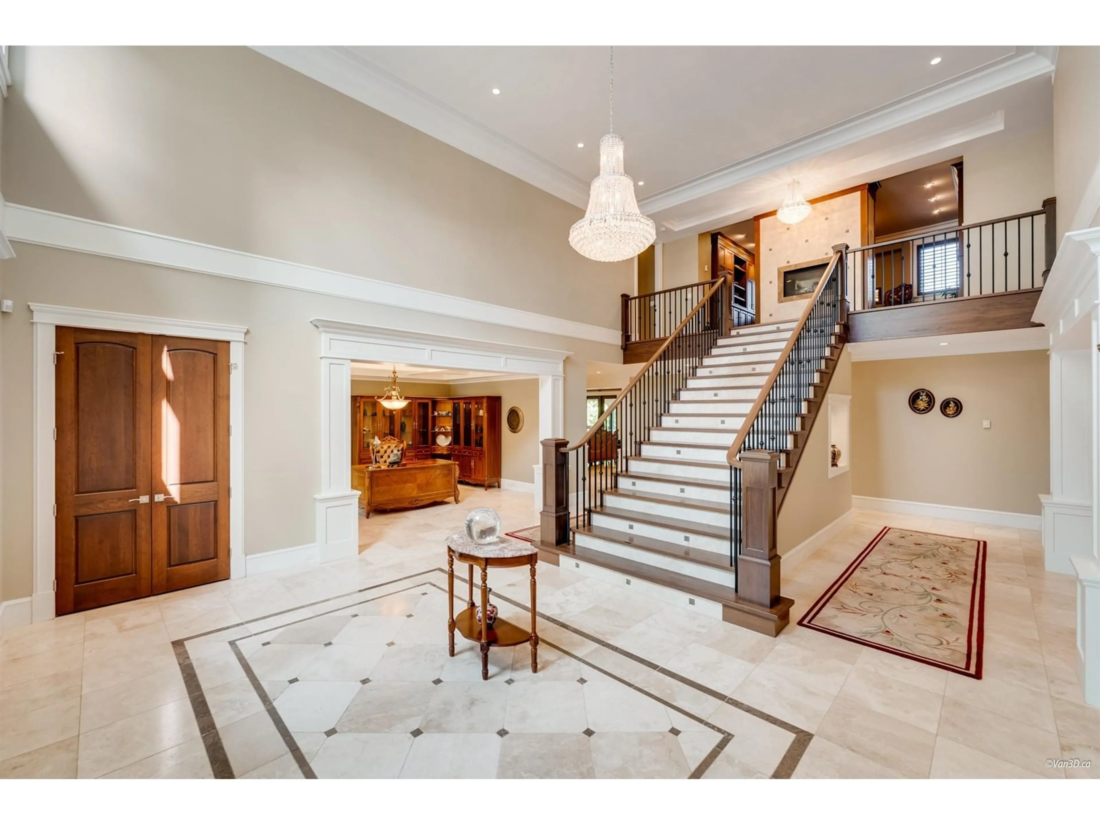 Indoor foyer for 13939 28, Surrey British Columbia V4P1T5