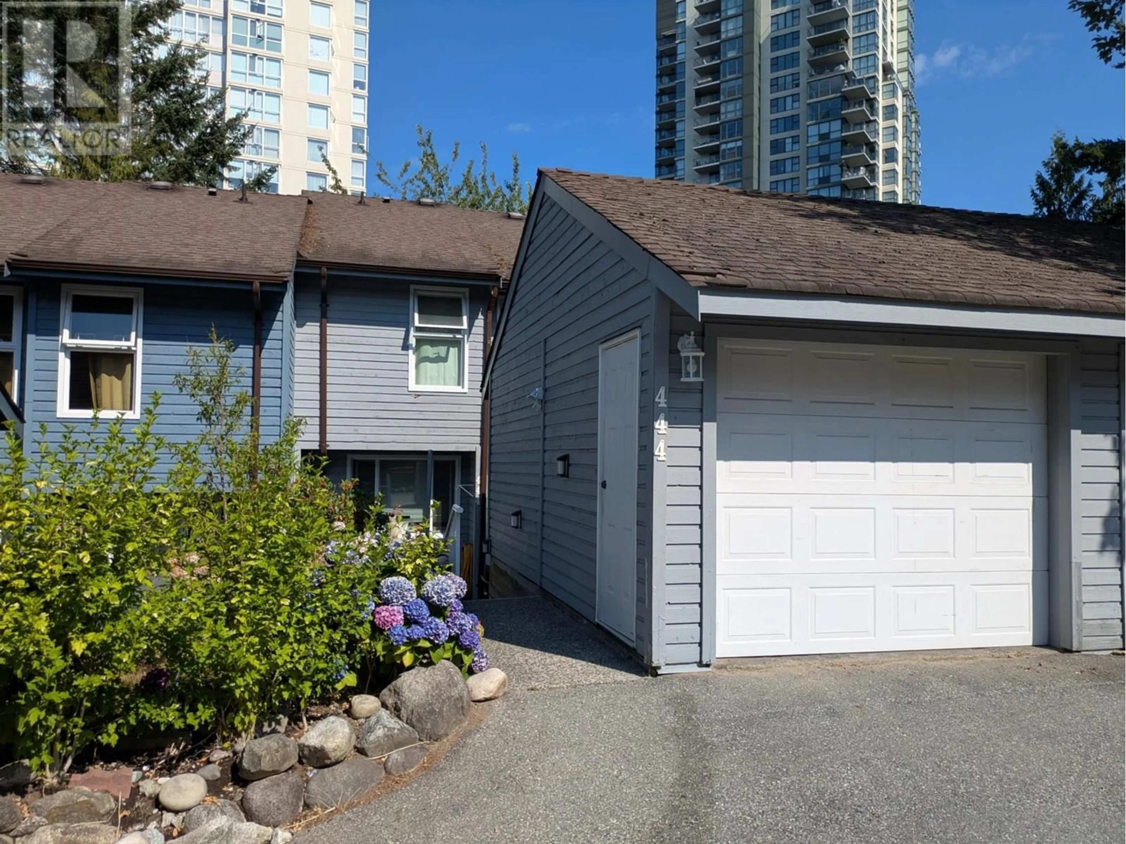 Home with vinyl exterior material, street for 444 LEHMAN PLACE, Port Moody British Columbia V3H3Z6
