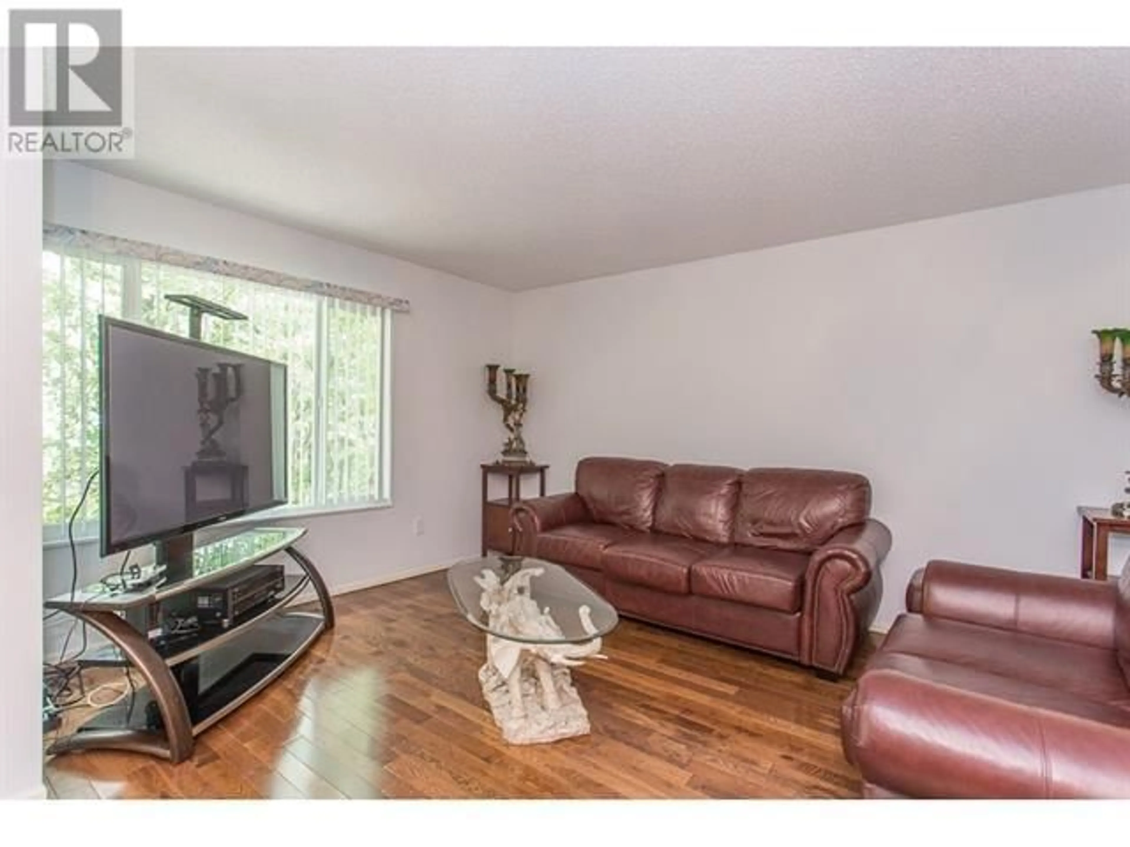 Living room with furniture, wood/laminate floor for 444 LEHMAN PLACE, Port Moody British Columbia V3H3Z6