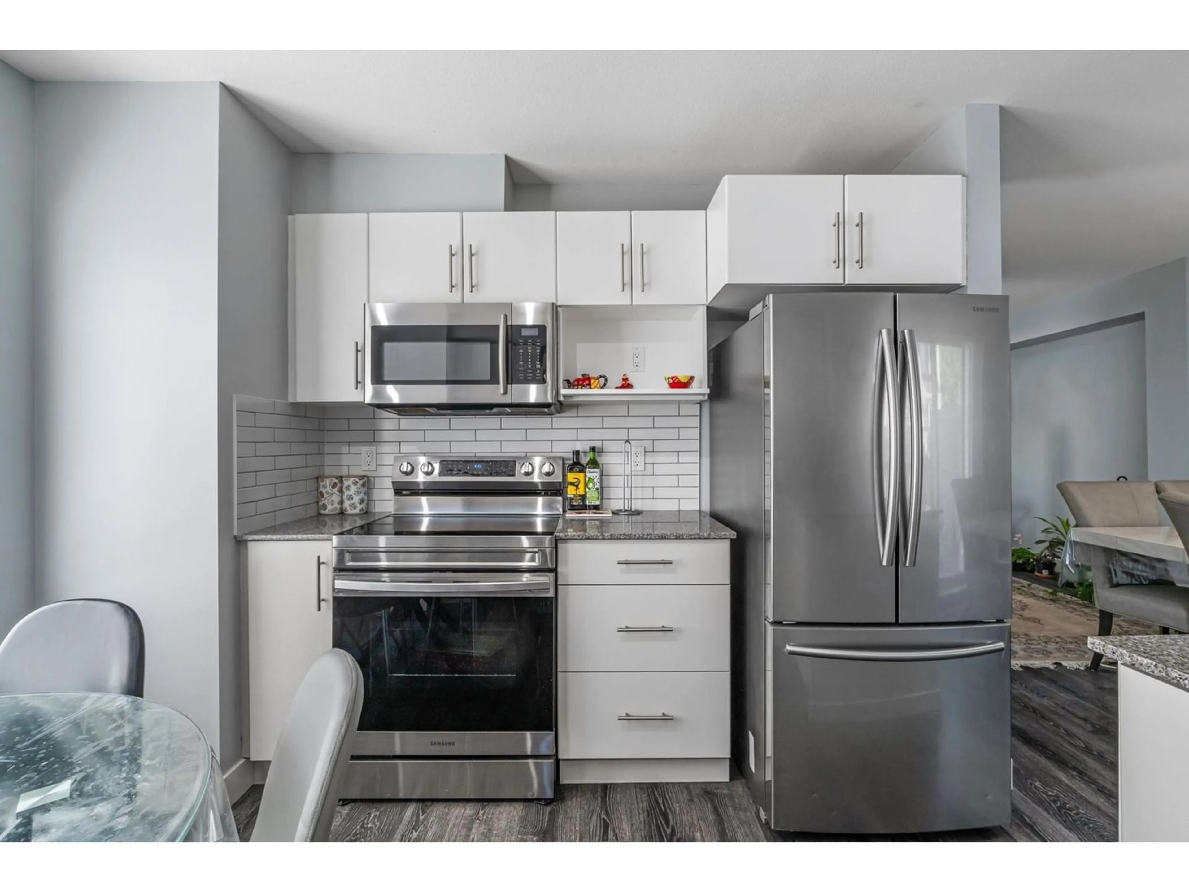 Standard kitchen, unknown for 14 - 20038 70, Langley British Columbia V2Y0B4