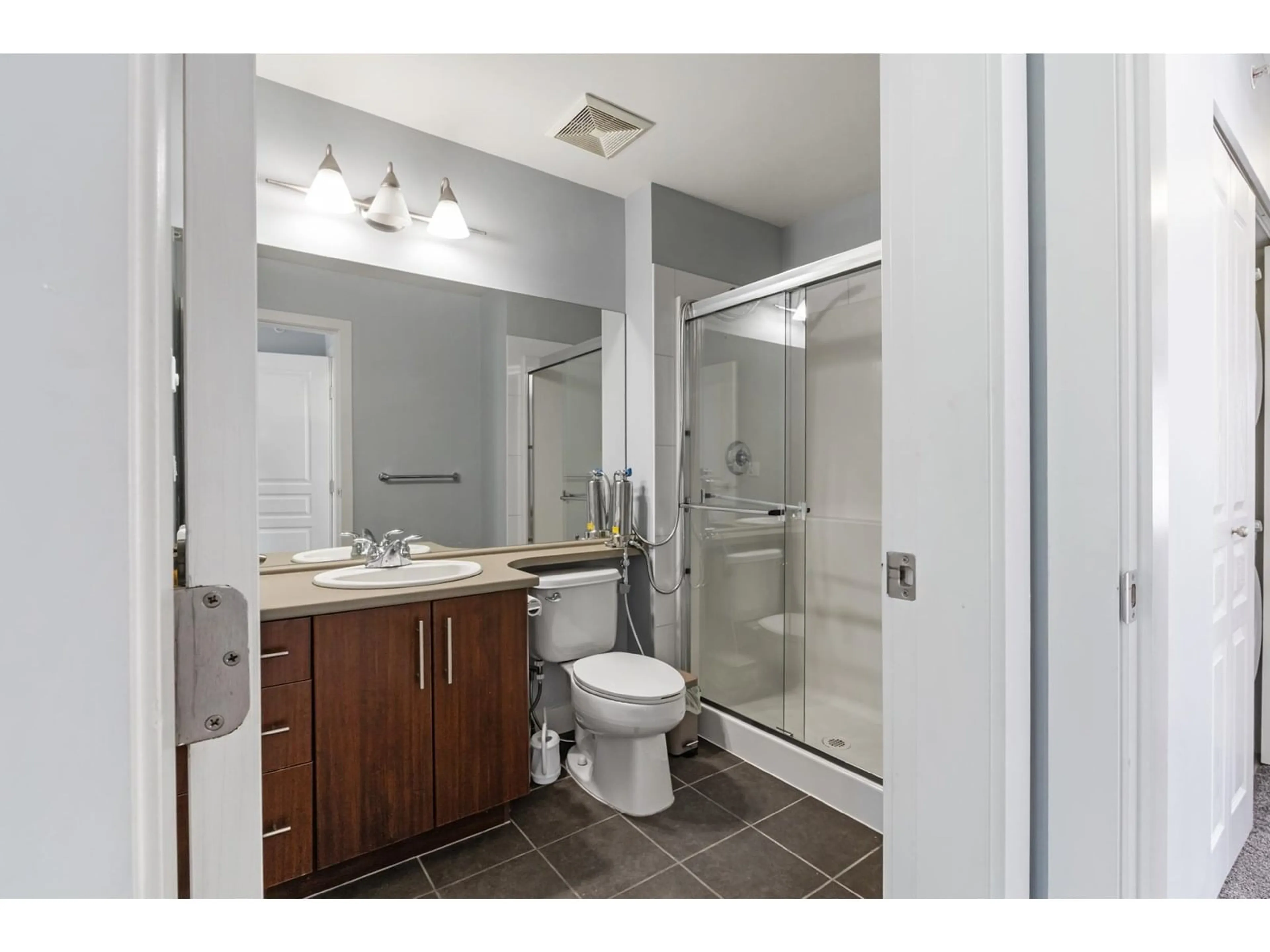 Standard bathroom, unknown for 14 - 20038 70, Langley British Columbia V2Y0B4
