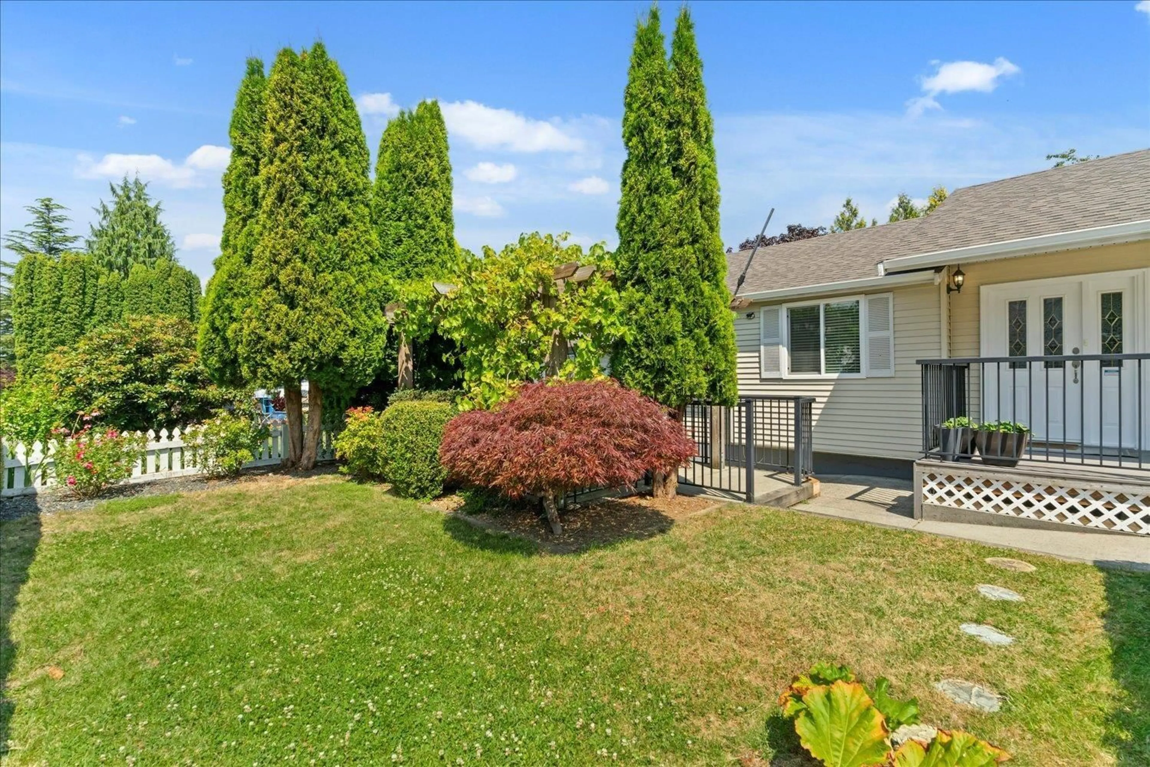 Patio, street for 3732 OLD CLAYBURN, Abbotsford British Columbia V3G1H6