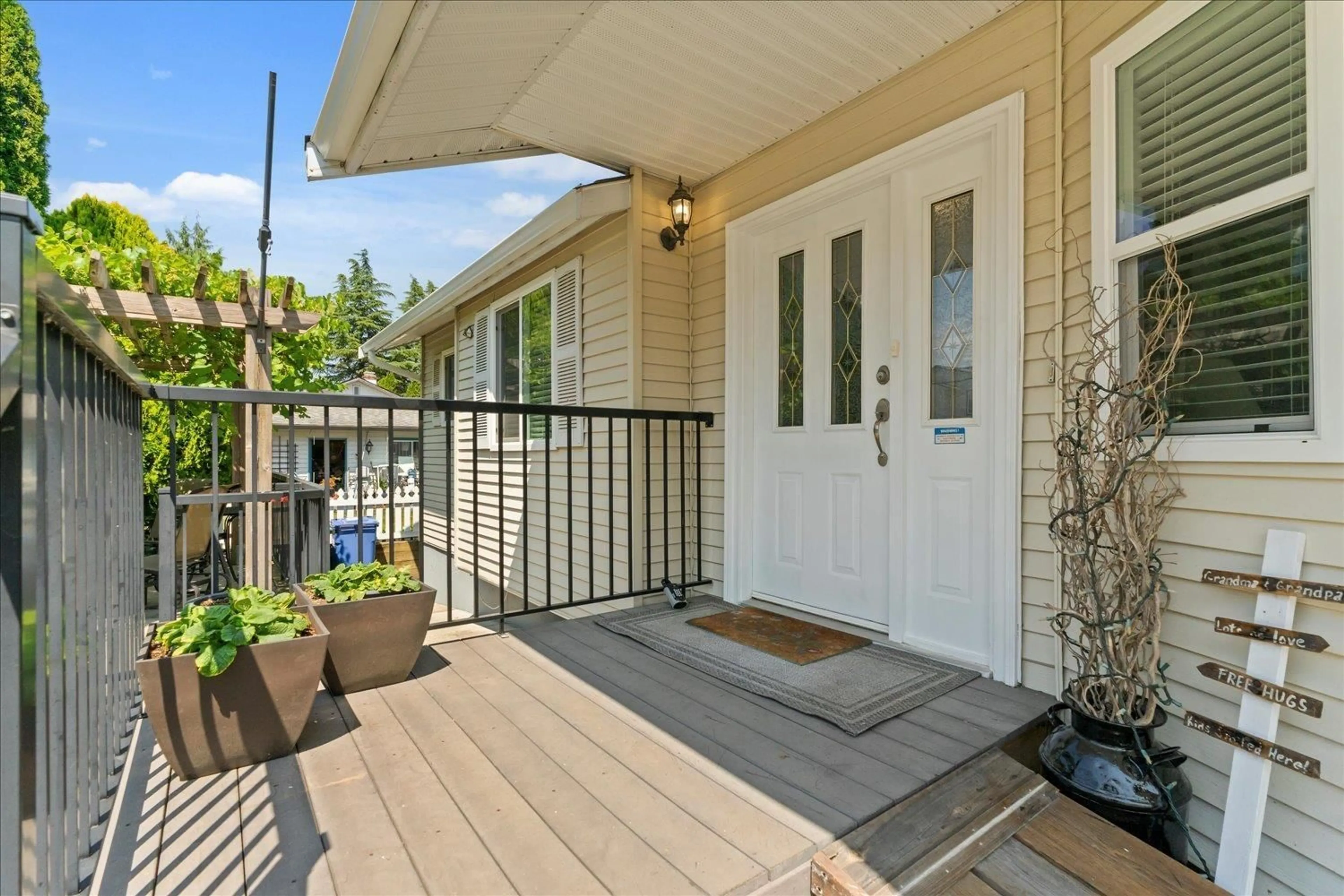 Patio, street for 3732 OLD CLAYBURN, Abbotsford British Columbia V3G1H6