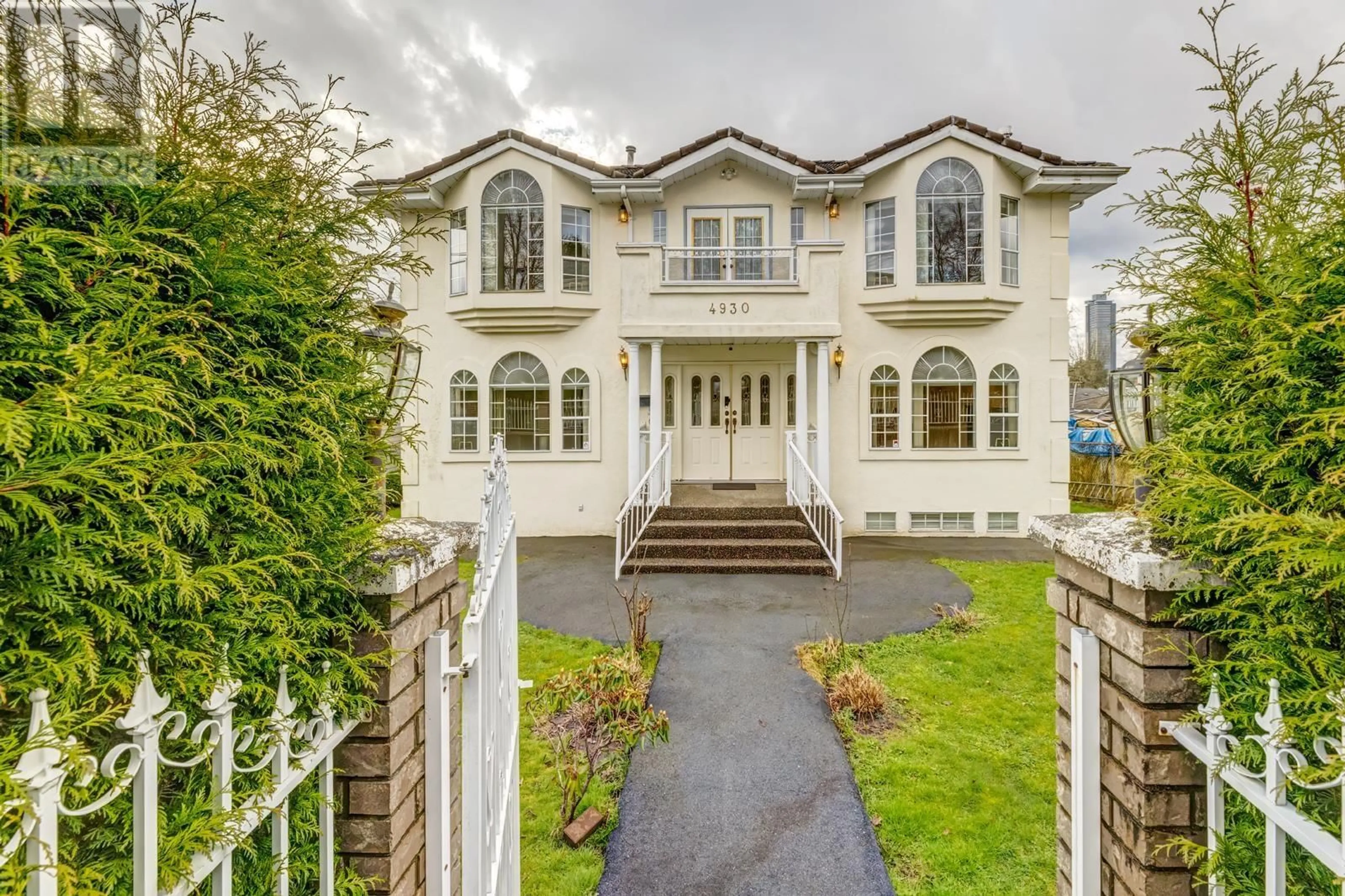 A pic from outside/outdoor area/front of a property/back of a property/a pic from drone, street for 4930 VENABLES STREET, Burnaby British Columbia V5B1X7