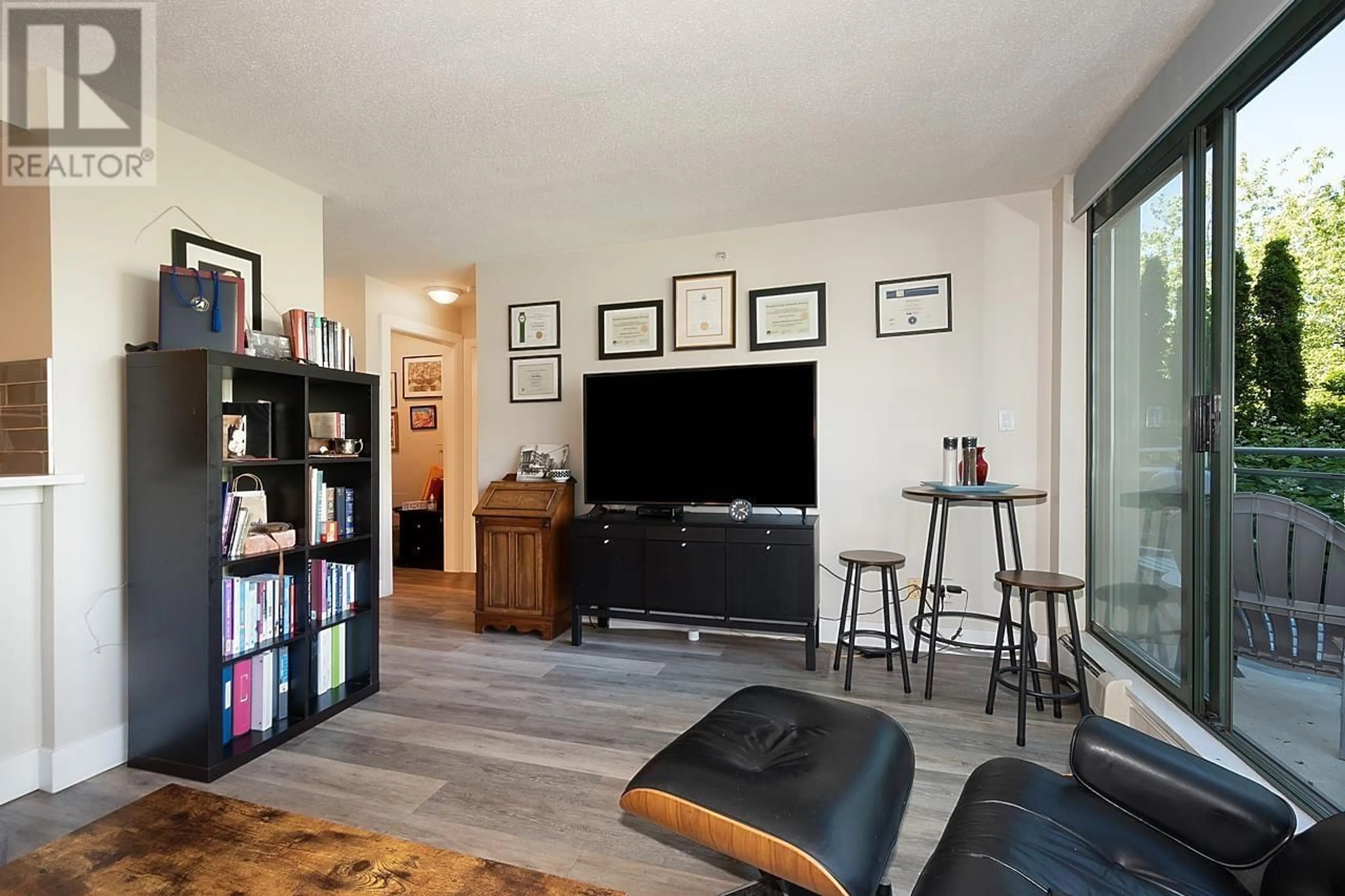 Living room with furniture, wood/laminate floor for 305 - 1688 ROBSON STREET, Vancouver British Columbia V6G1C7
