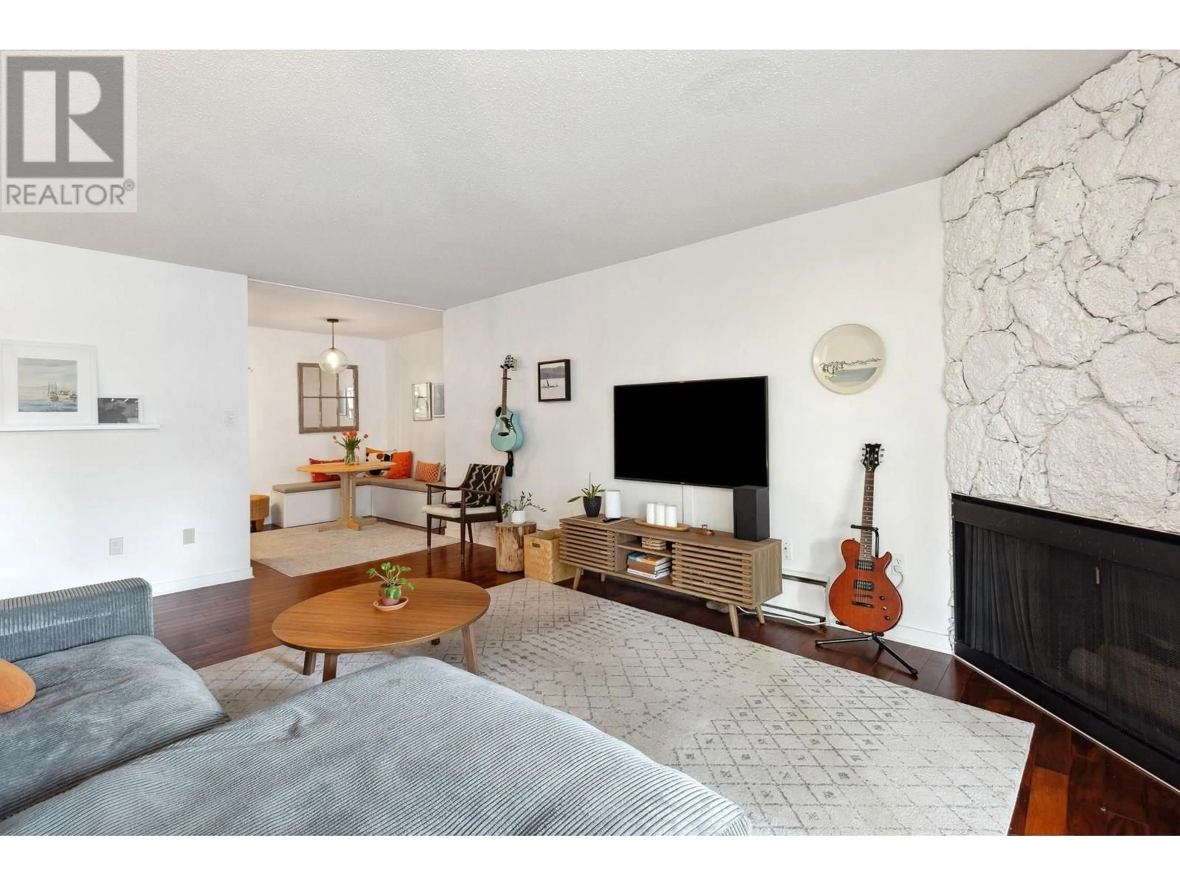 Living room with furniture, wood/laminate floor for 301 - 1610 CHESTERFIELD AVENUE, North Vancouver British Columbia V7M2N7