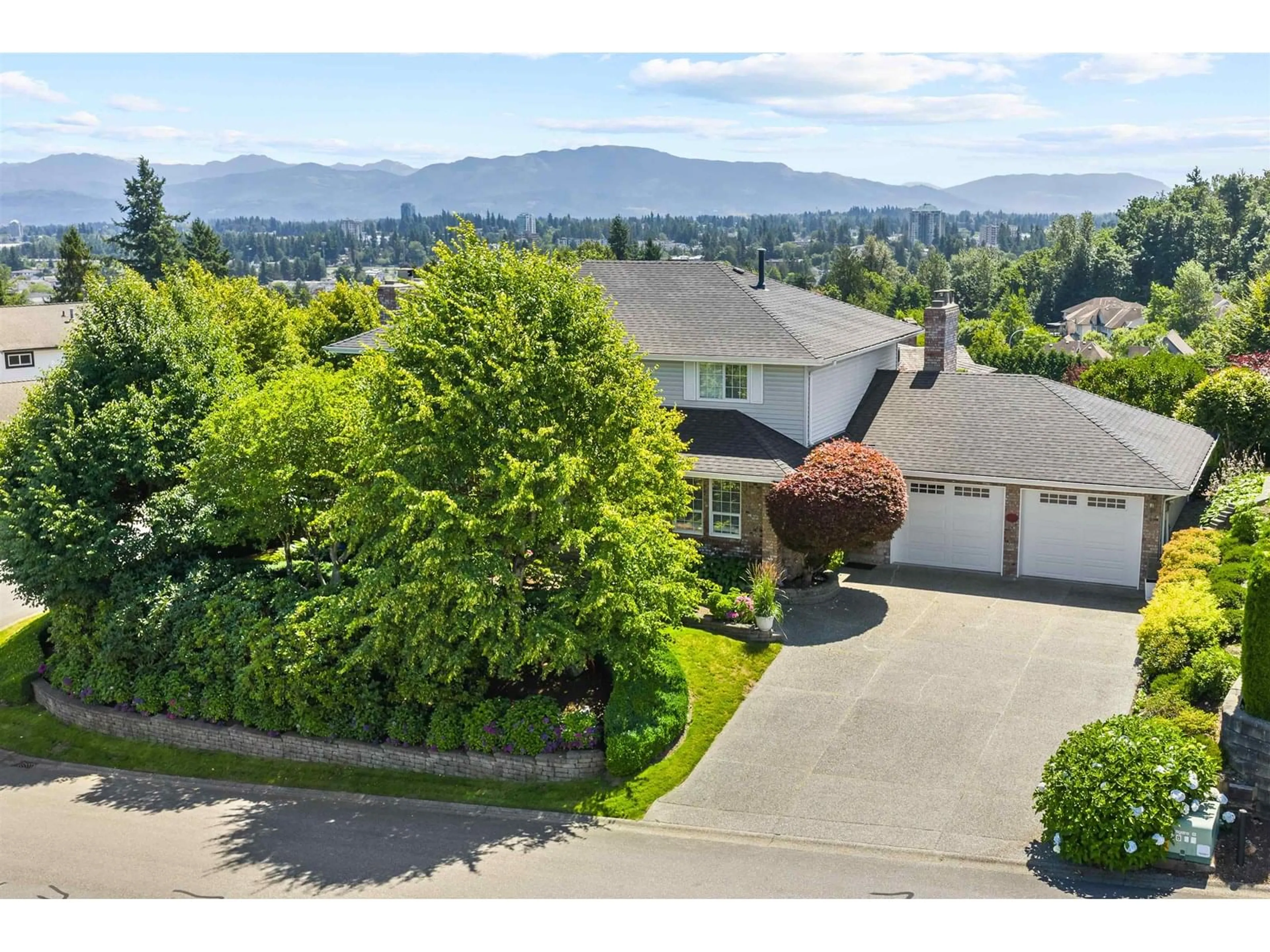 A pic from outside/outdoor area/front of a property/back of a property/a pic from drone, mountain view for 11 - 3755 CLEARBROOK, Abbotsford British Columbia V2T5A8
