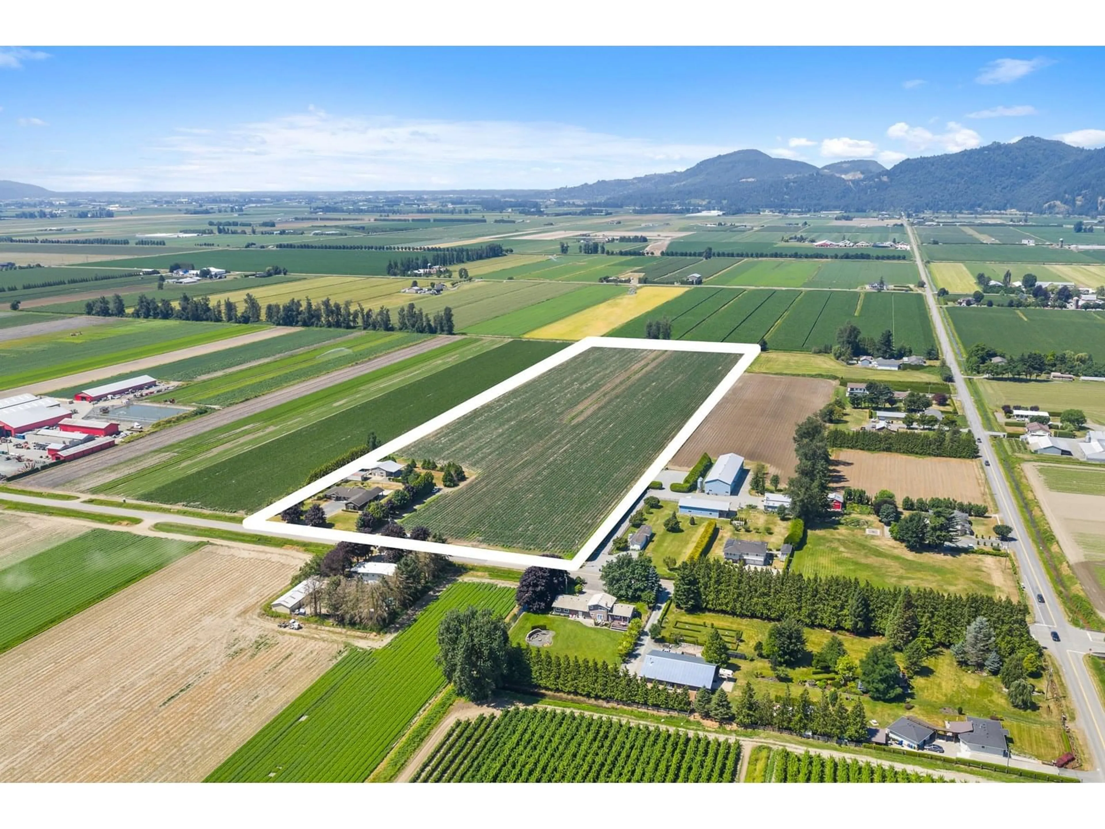 A pic from outside/outdoor area/front of a property/back of a property/a pic from drone, mountain view for 3873 TOLMIE, Abbotsford British Columbia V3G2T9
