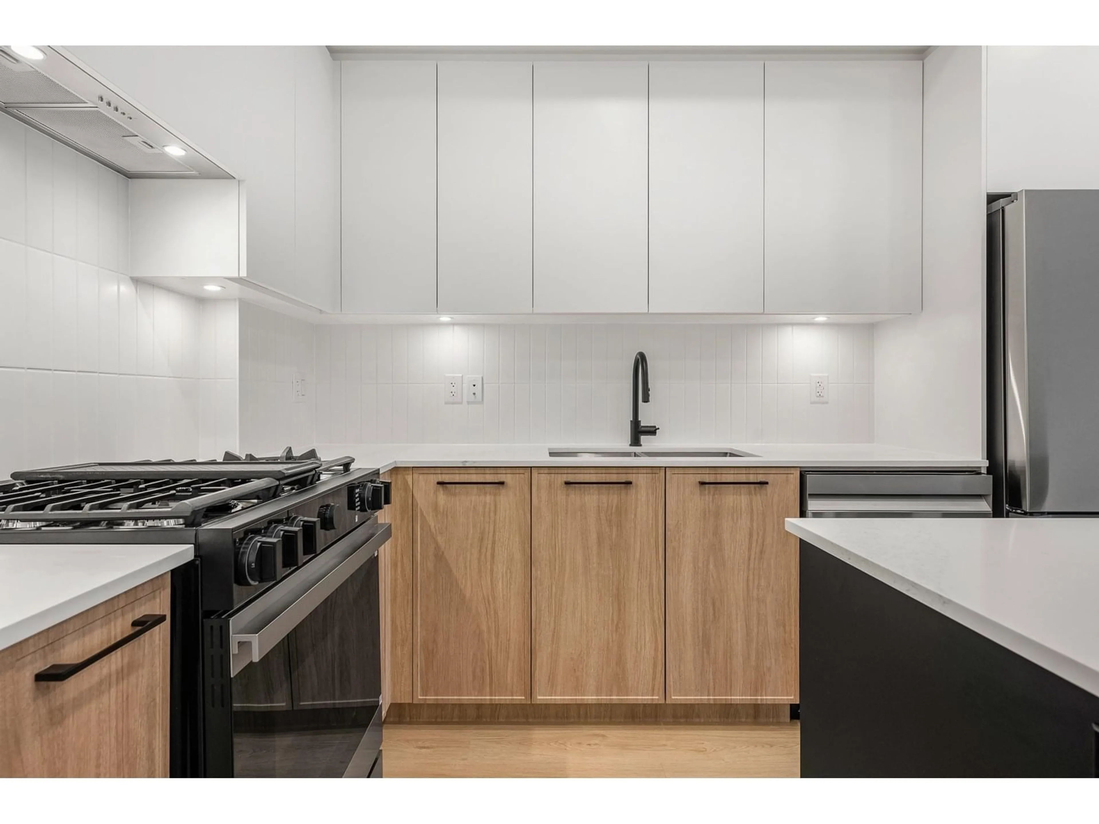 Standard kitchen, unknown for 201 - 19979 76, Langley British Columbia V2Y1S3