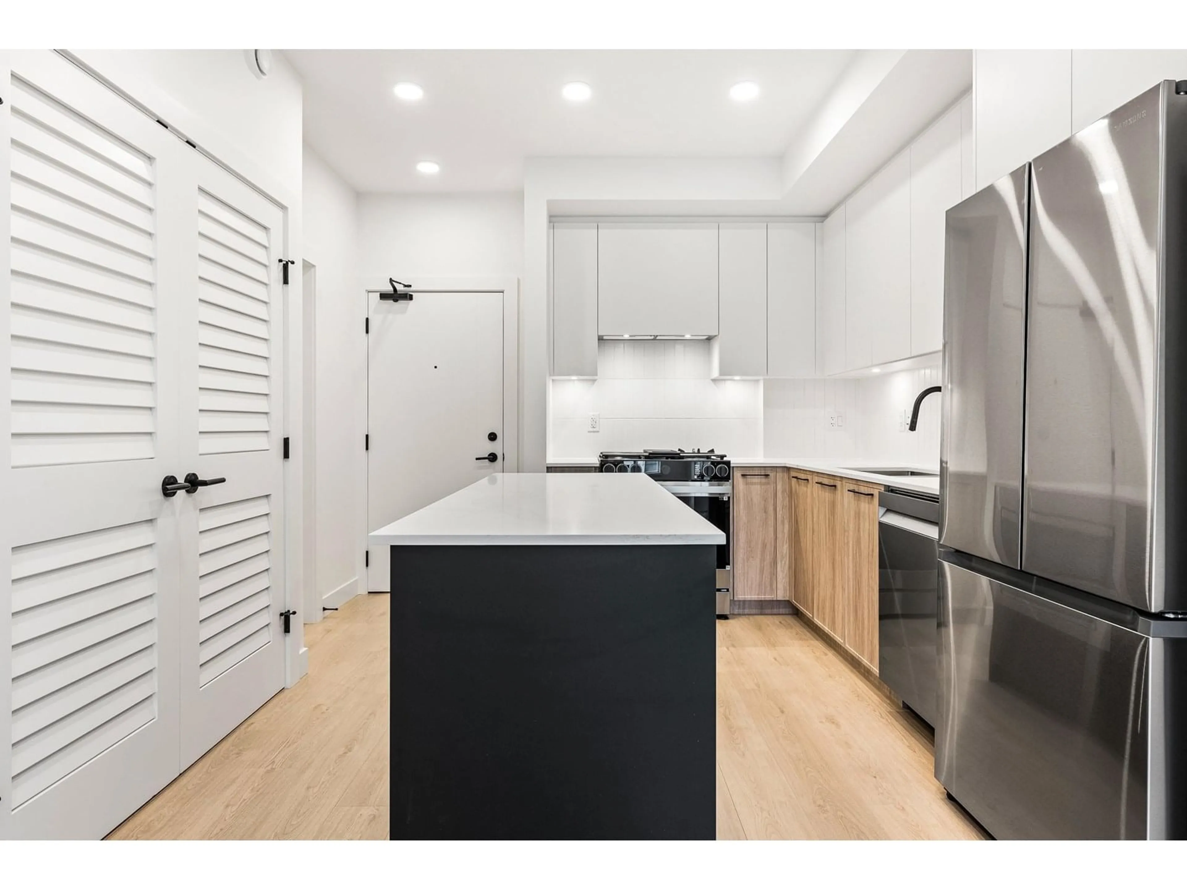 Open concept kitchen, unknown for 201 - 19979 76, Langley British Columbia V2Y1S3