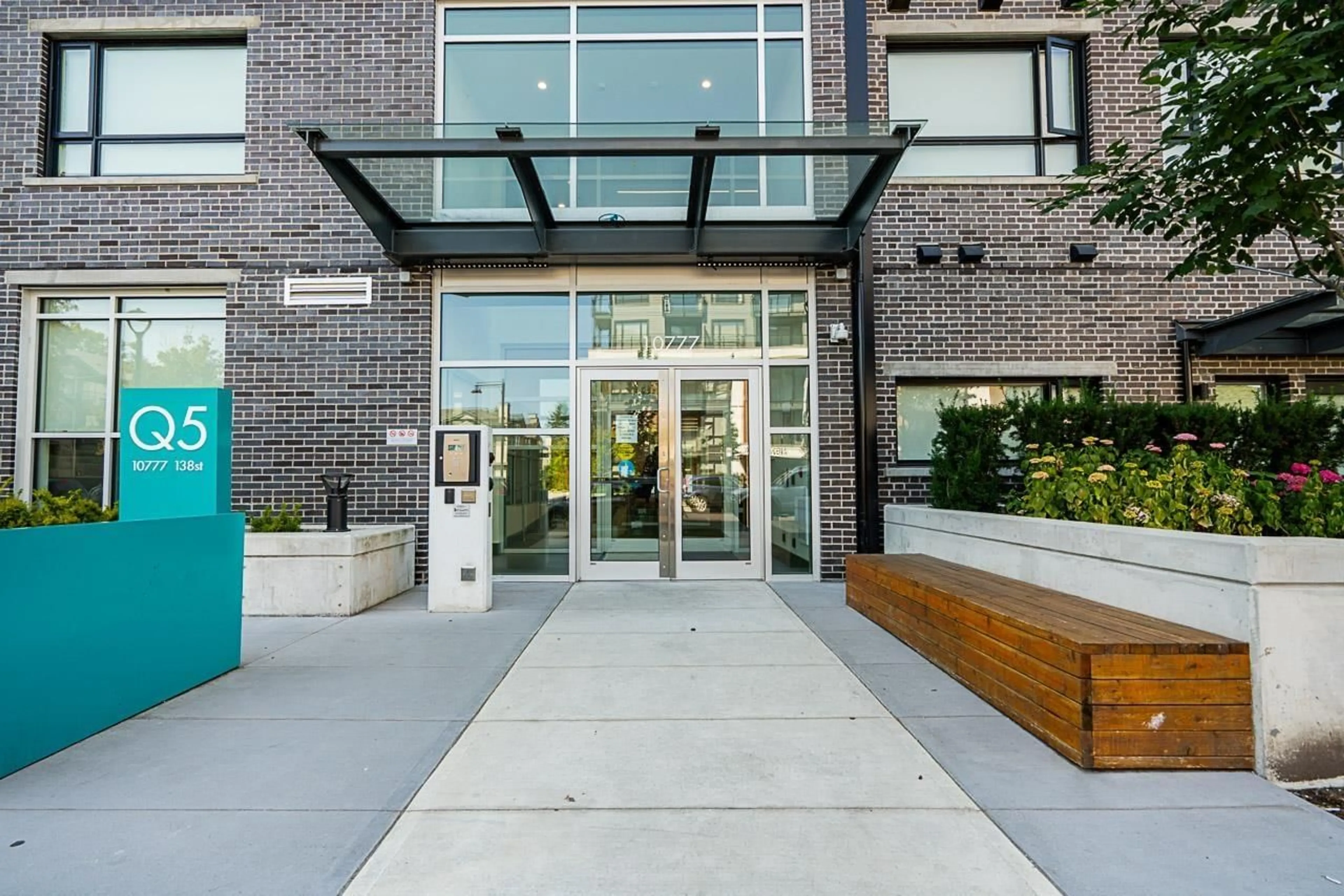 Indoor foyer for 604 - 10777 138TH, Surrey British Columbia V3T0T5