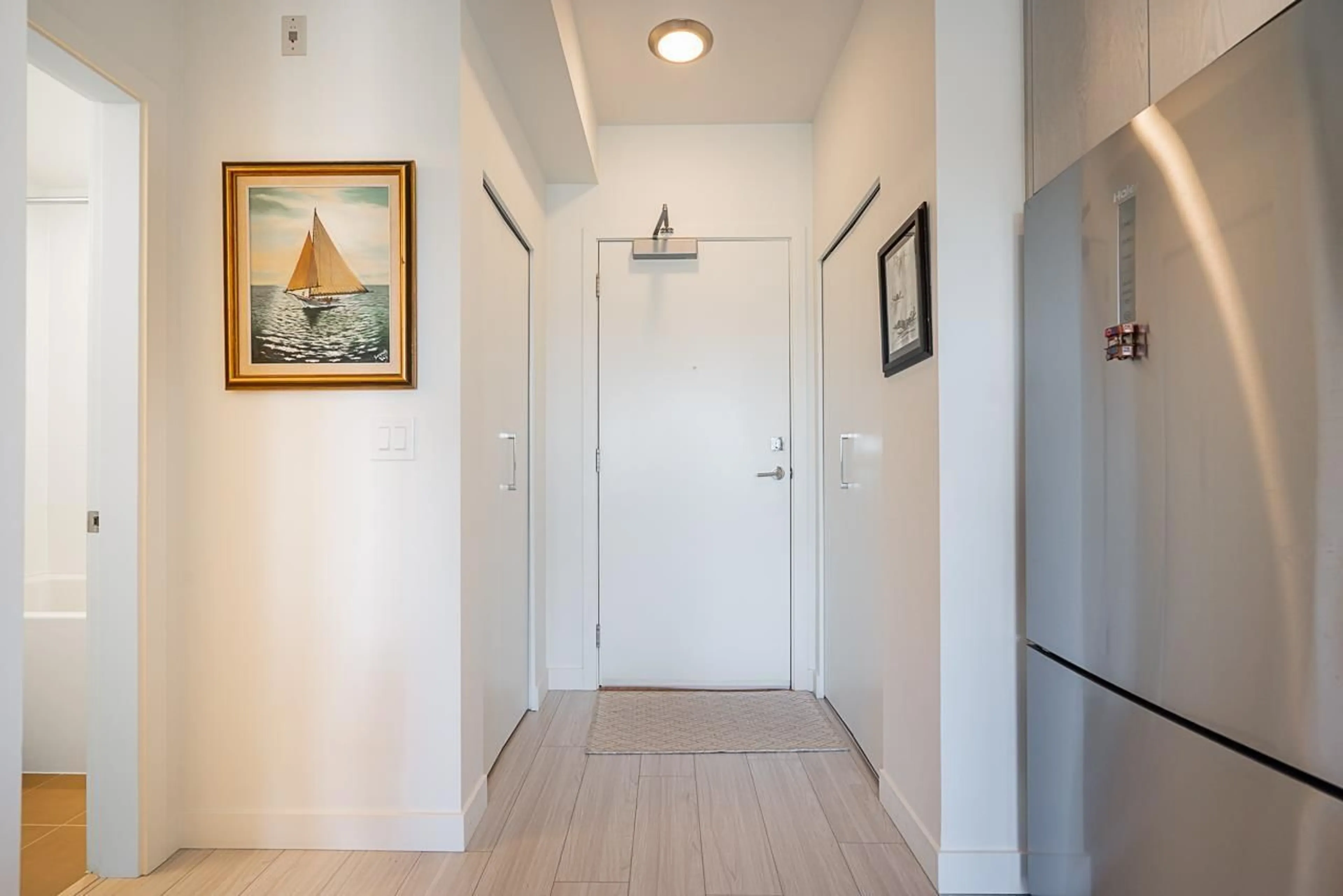 Indoor entryway for 604 - 10777 138TH, Surrey British Columbia V3T0T5