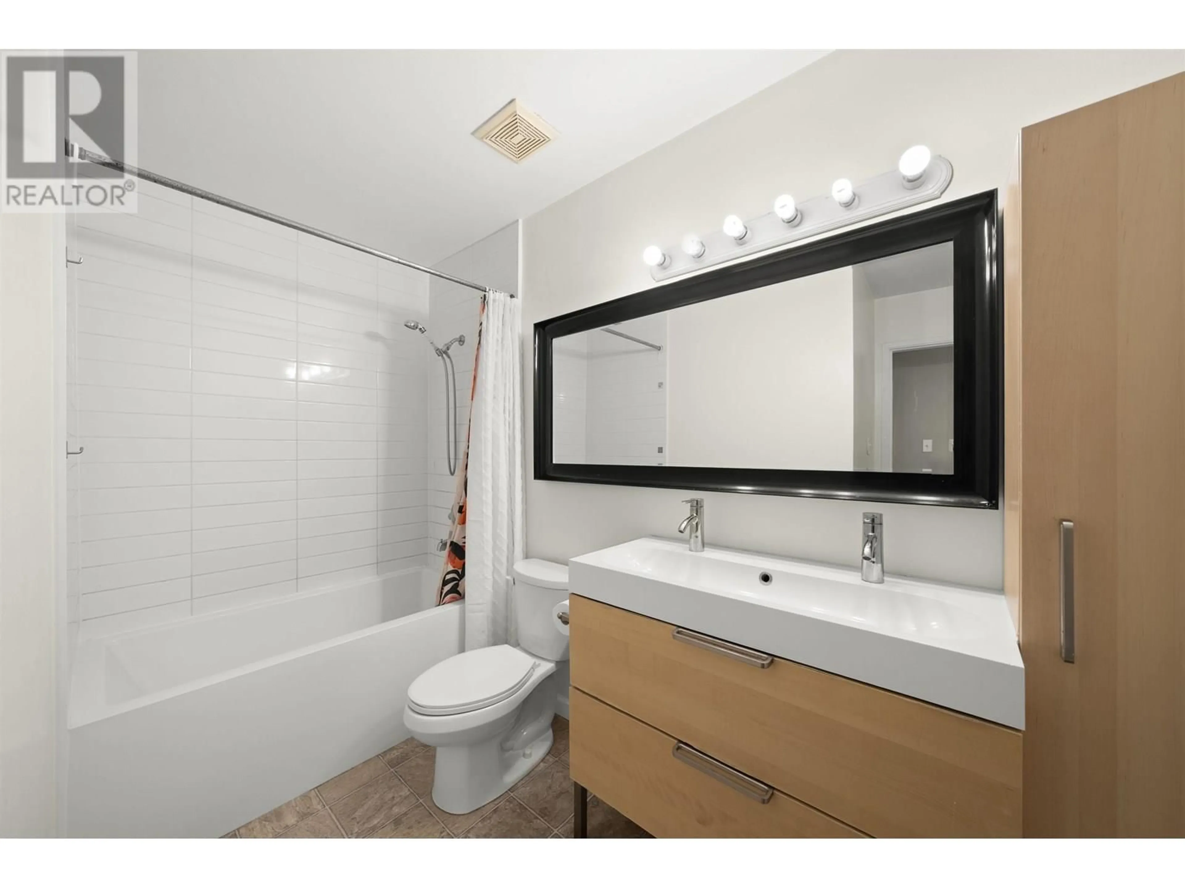 Standard bathroom, unknown for 1936 GOLETA DRIVE, Burnaby British Columbia V5A1P6