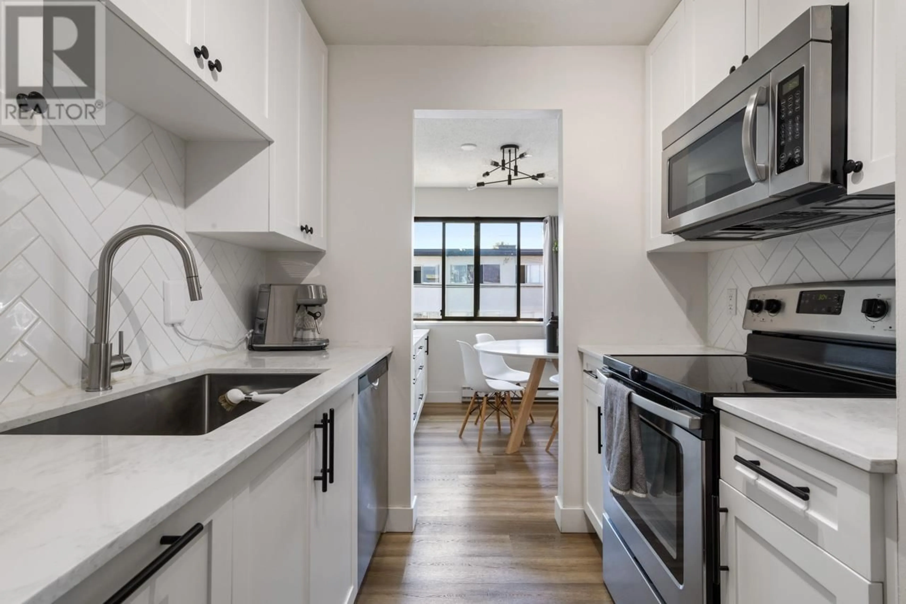 Standard kitchen, unknown for 305 - 642 7TH AVENUE, Vancouver British Columbia V5T1P1