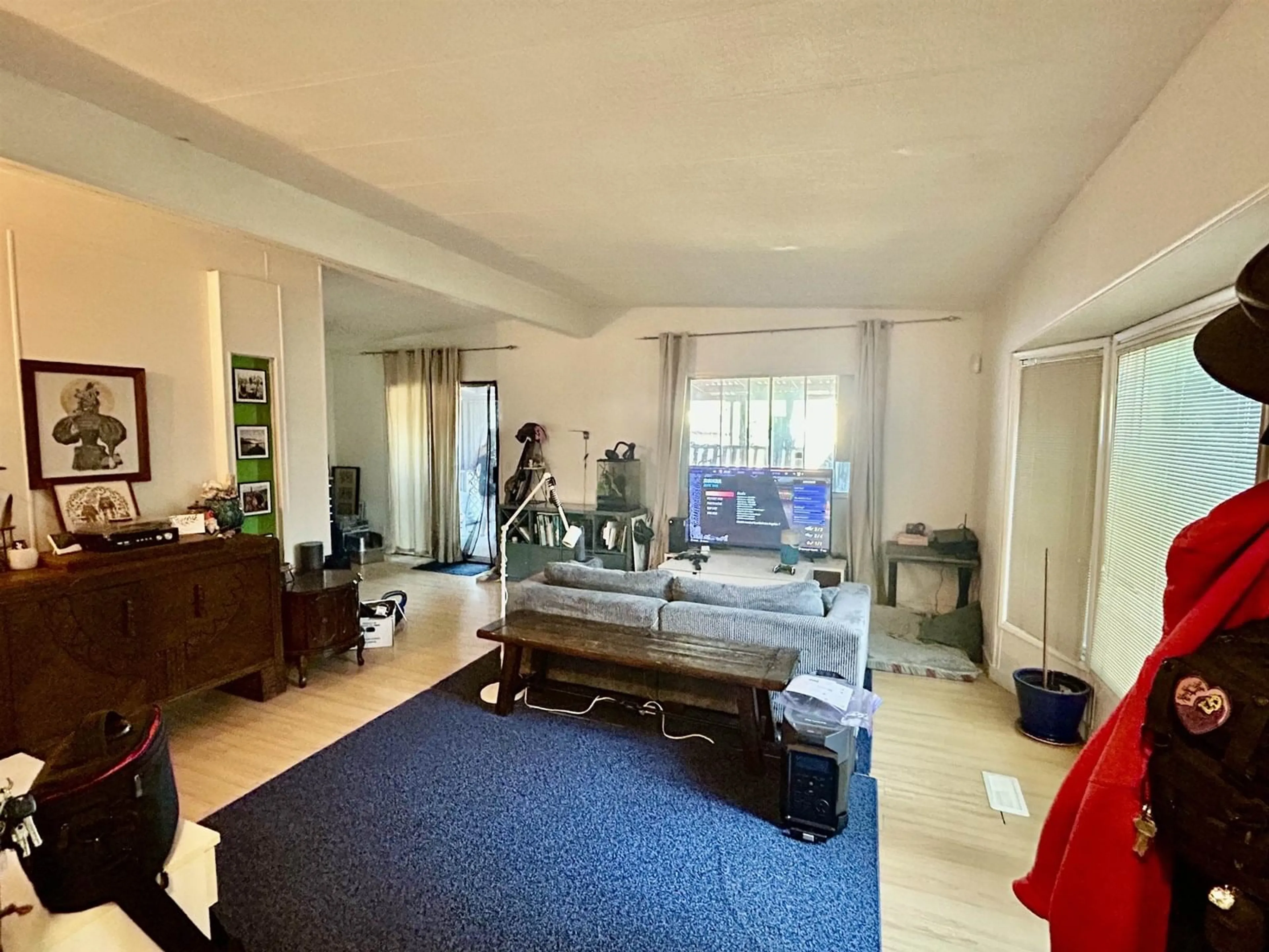 Living room with furniture, floor is not visible for 1820 SALTON, Abbotsford British Columbia V2S3W6