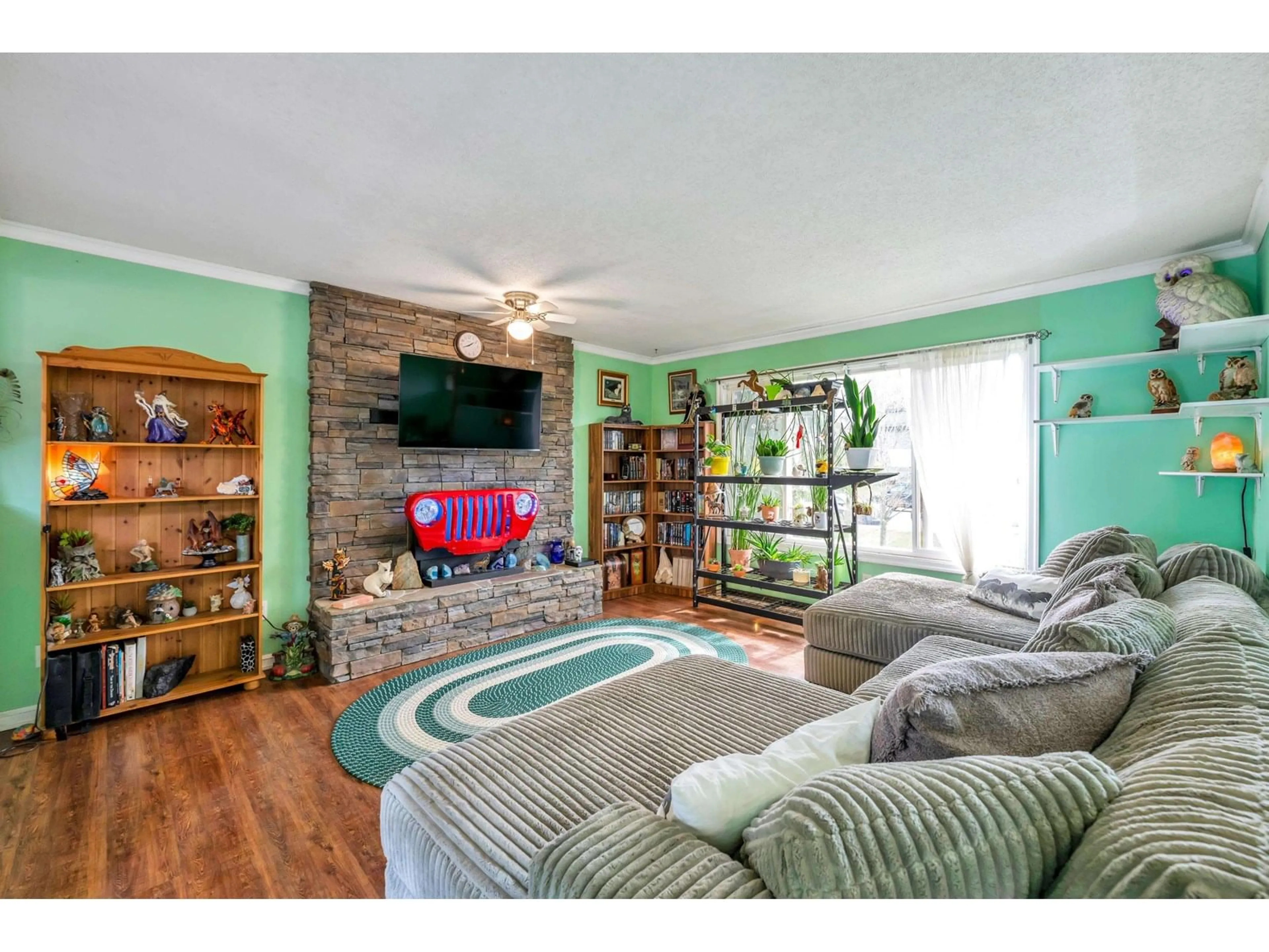 Living room with furniture, wood/laminate floor for 26679 30A, Langley British Columbia V4W3C8