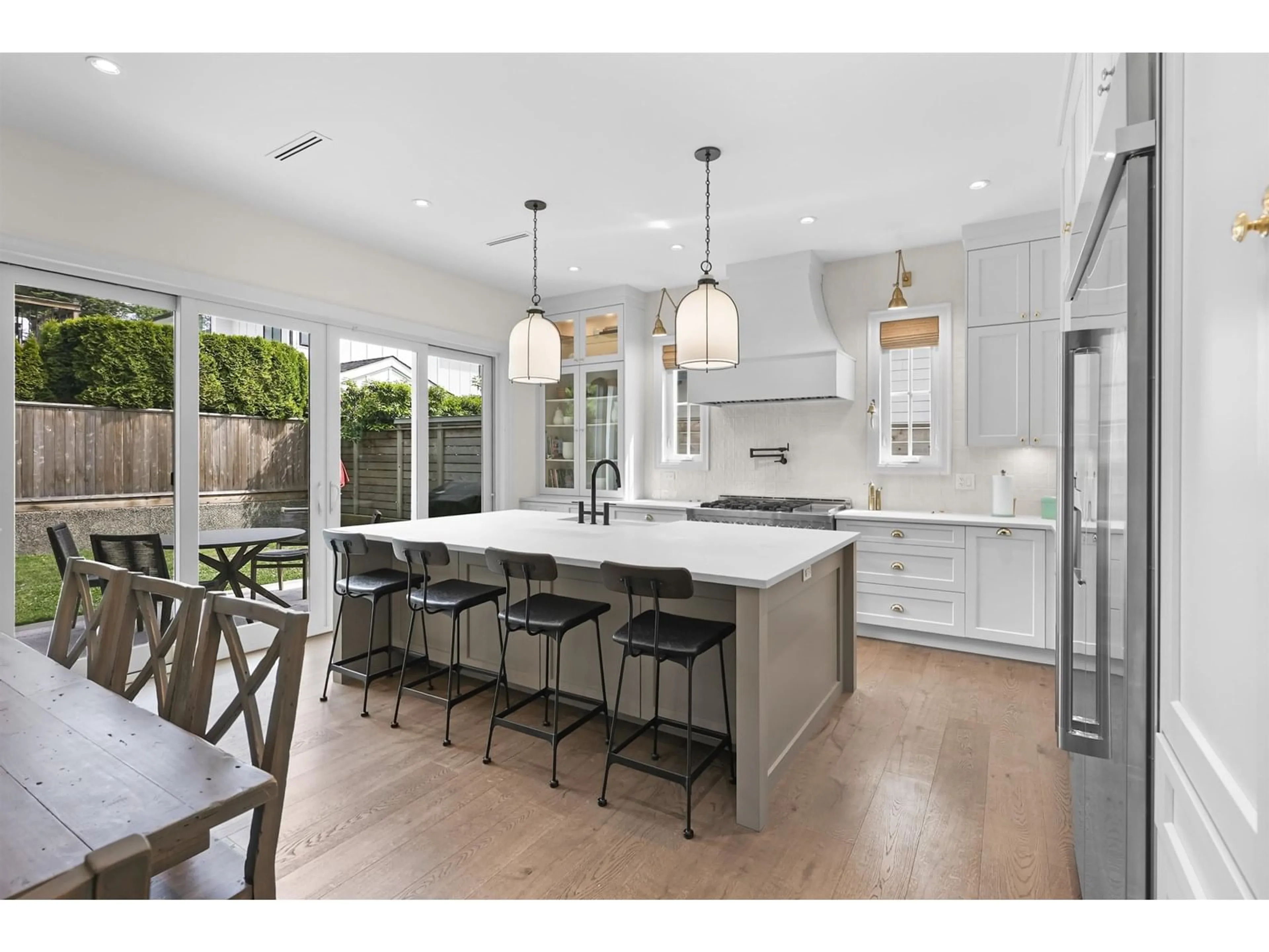Open concept kitchen, unknown for 1436 129B, Surrey British Columbia V4A3Z5