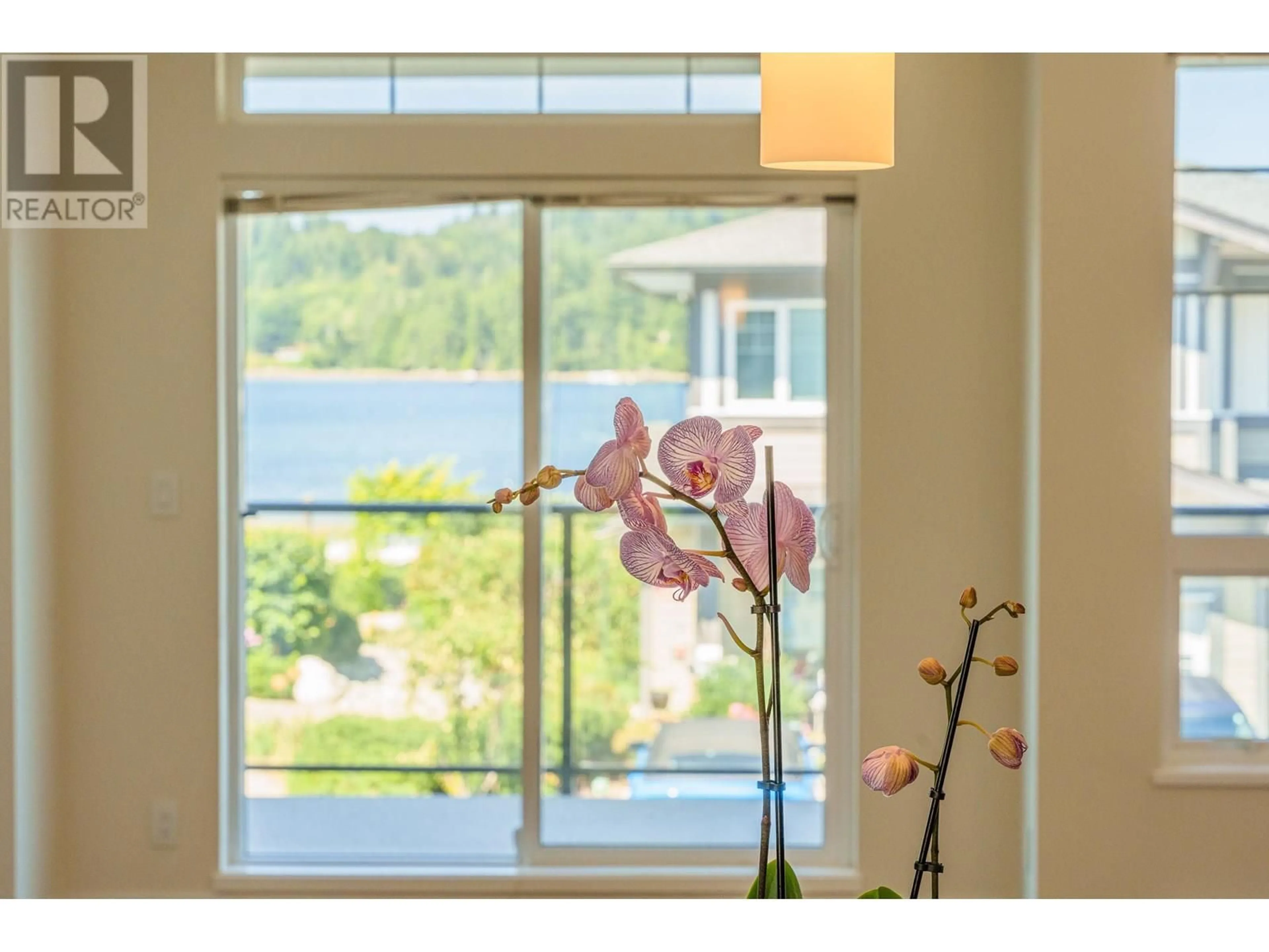 Indoor entryway for 5954 BEACHGATE LANE, Sechelt British Columbia V7Z0S2