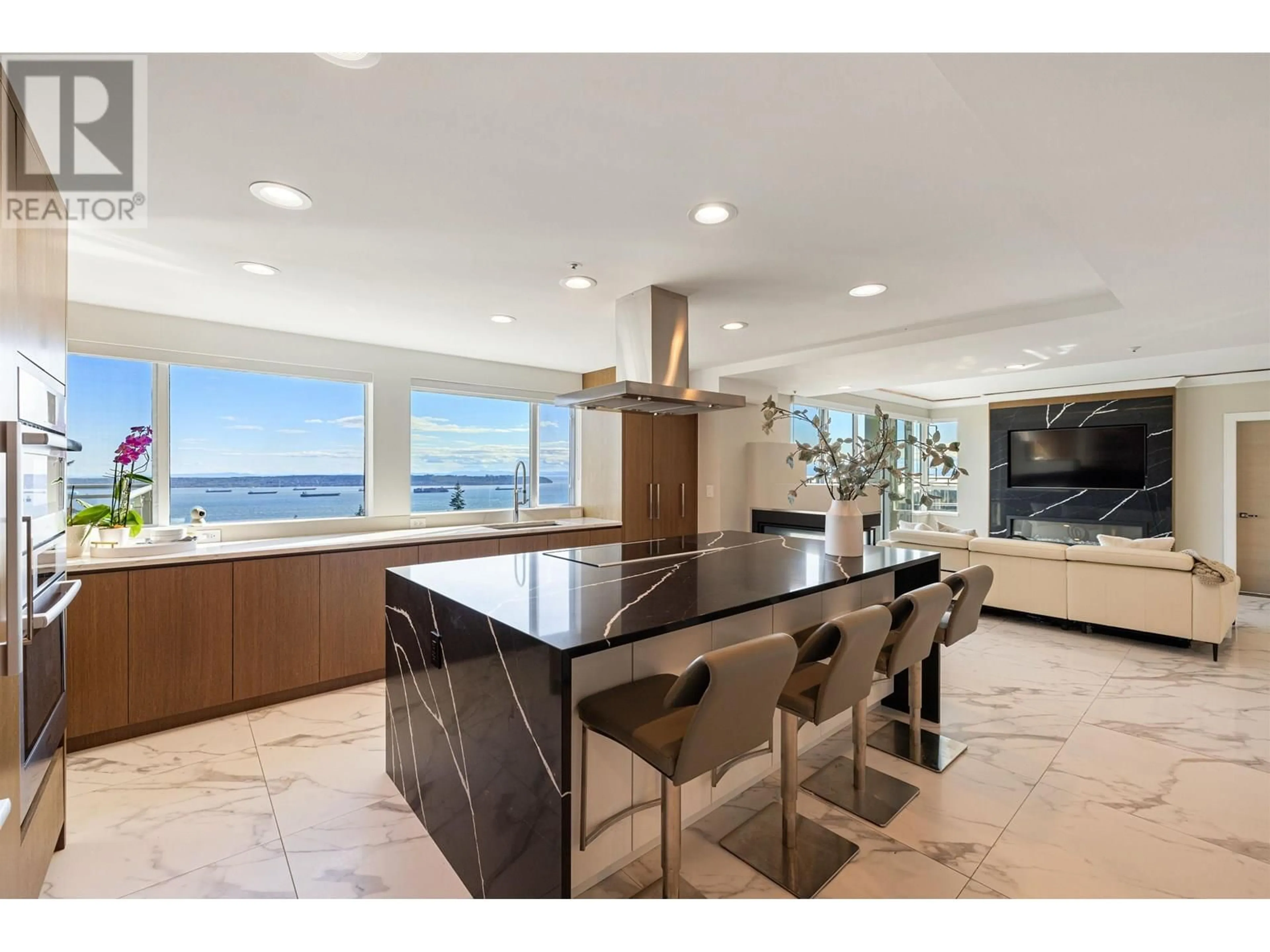 Open concept kitchen, ceramic/tile floor for 701 - 3105 DEER RIDGE DRIVE, West Vancouver British Columbia V7S4W1