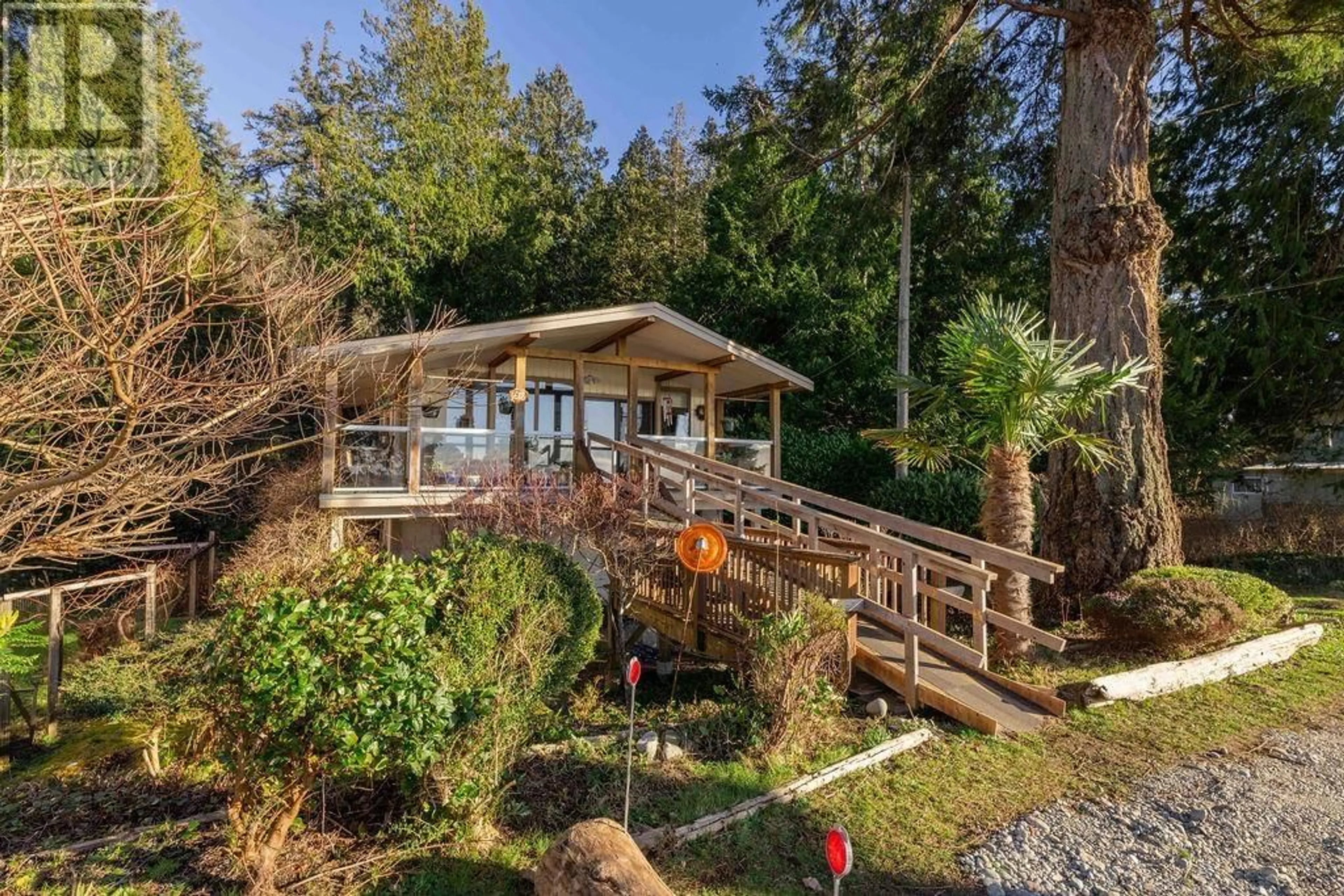 Patio, water/lake/river/ocean view for 1618 OCEAN BEACH, Gibsons British Columbia V0N1V5